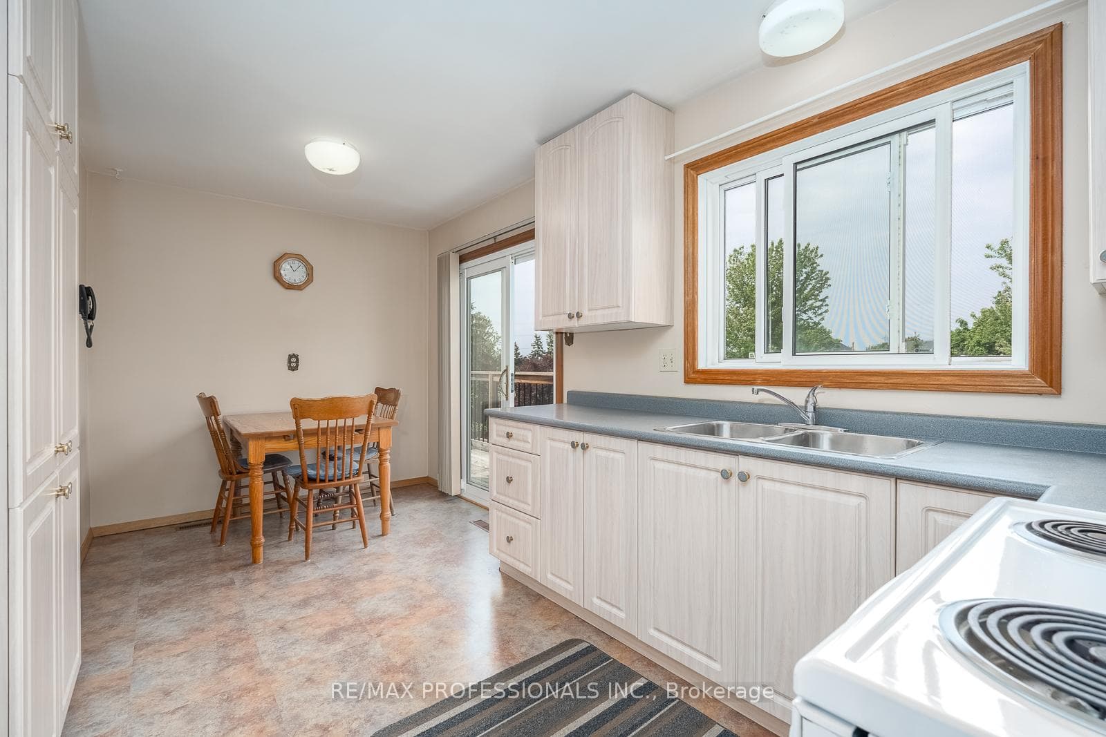 24 Hawkstone Crescent photo 16