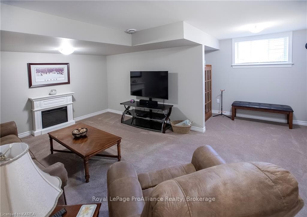 1084 HORIZON Drive photo 26