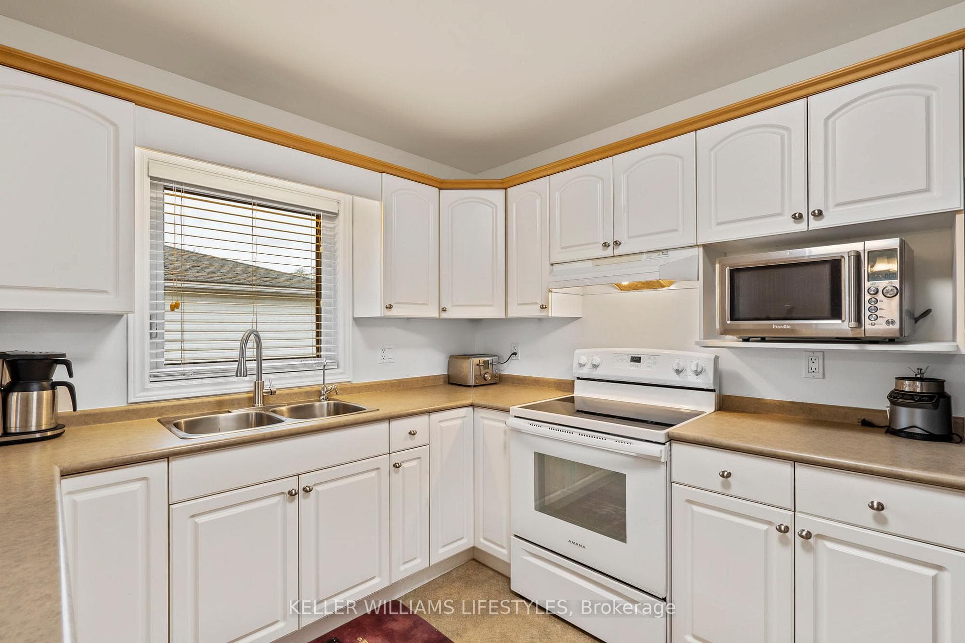 558 Helen Street photo 15