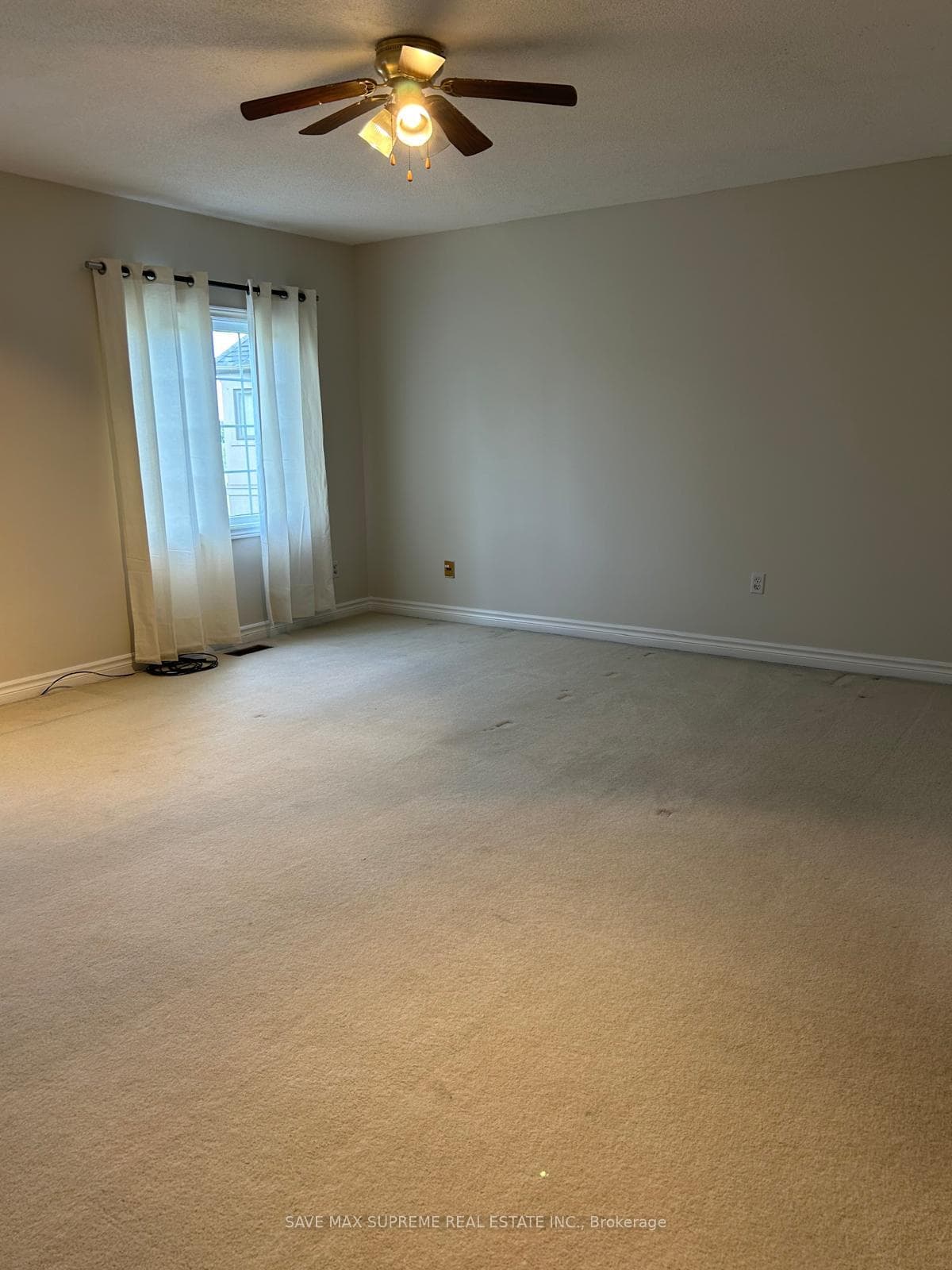 70 Royal Manor Crescent photo 12
