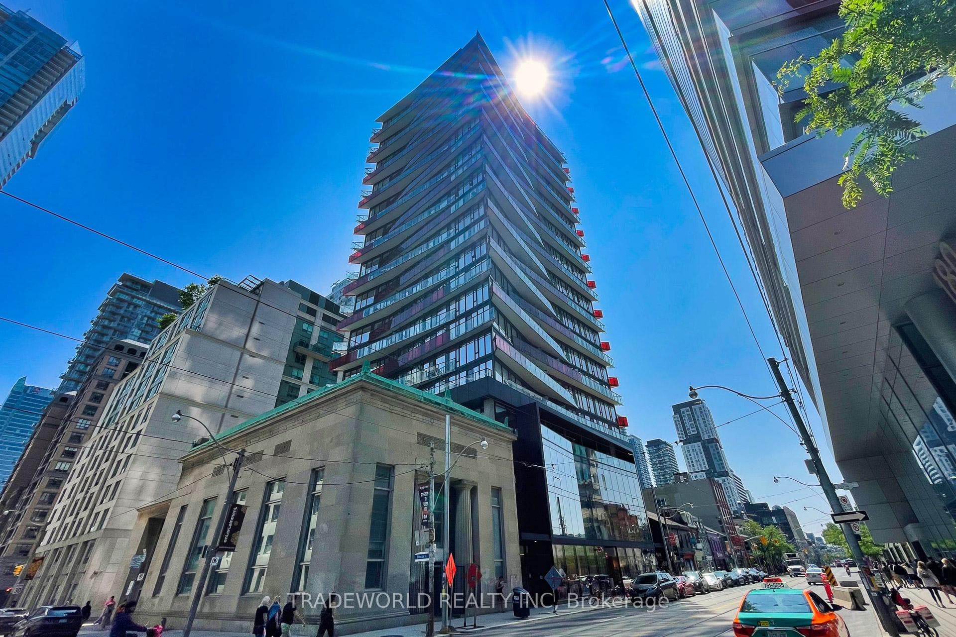 215 Queen Street Unit 2015 photo 2