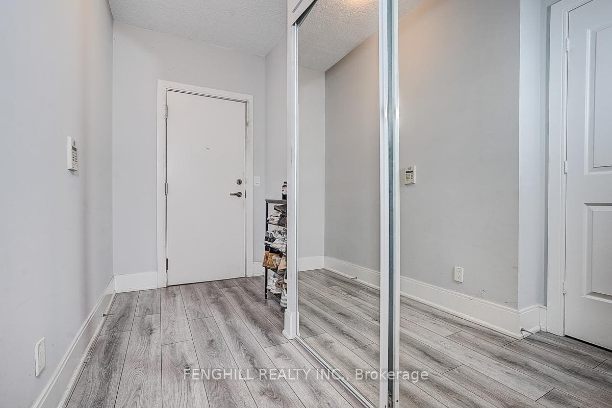 330 Burnhamthorpe Road Unit 2904 photo 18