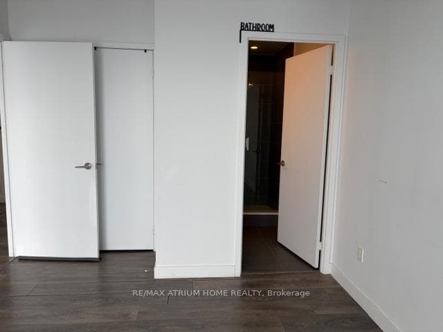 8 Eglinton Avenue Unit 5208 photo 11