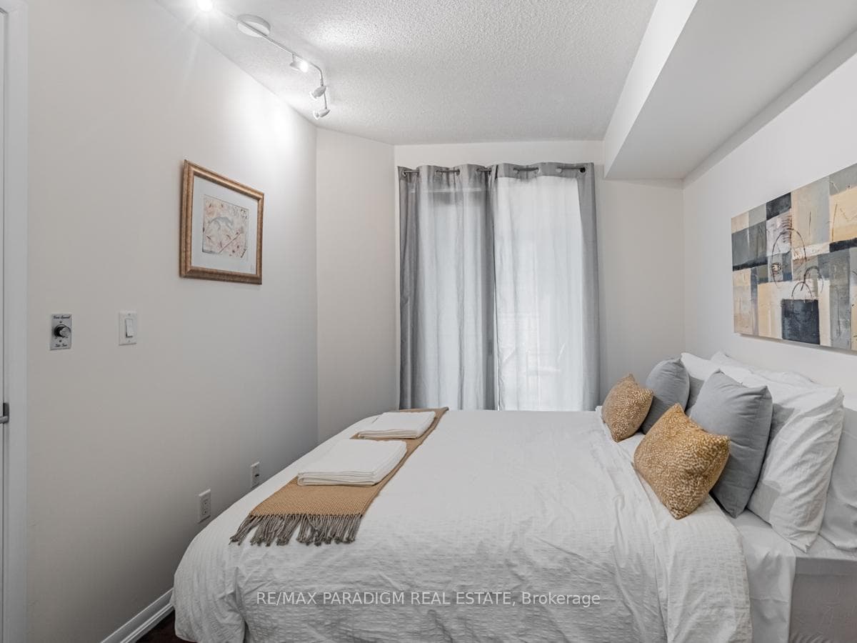 18 Yonge Street Unit 2512 photo 21