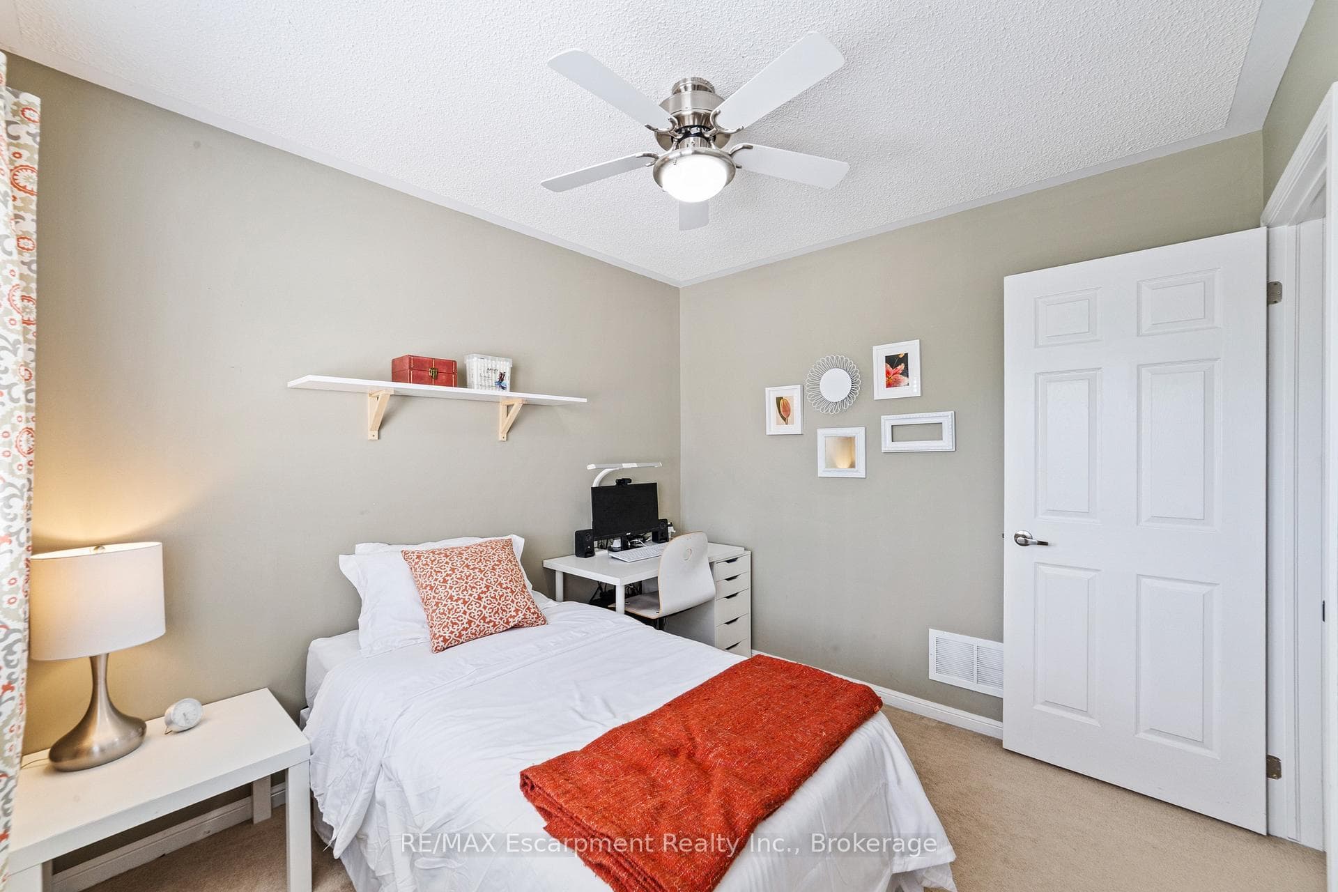 1113 Riddell Crescent photo 20