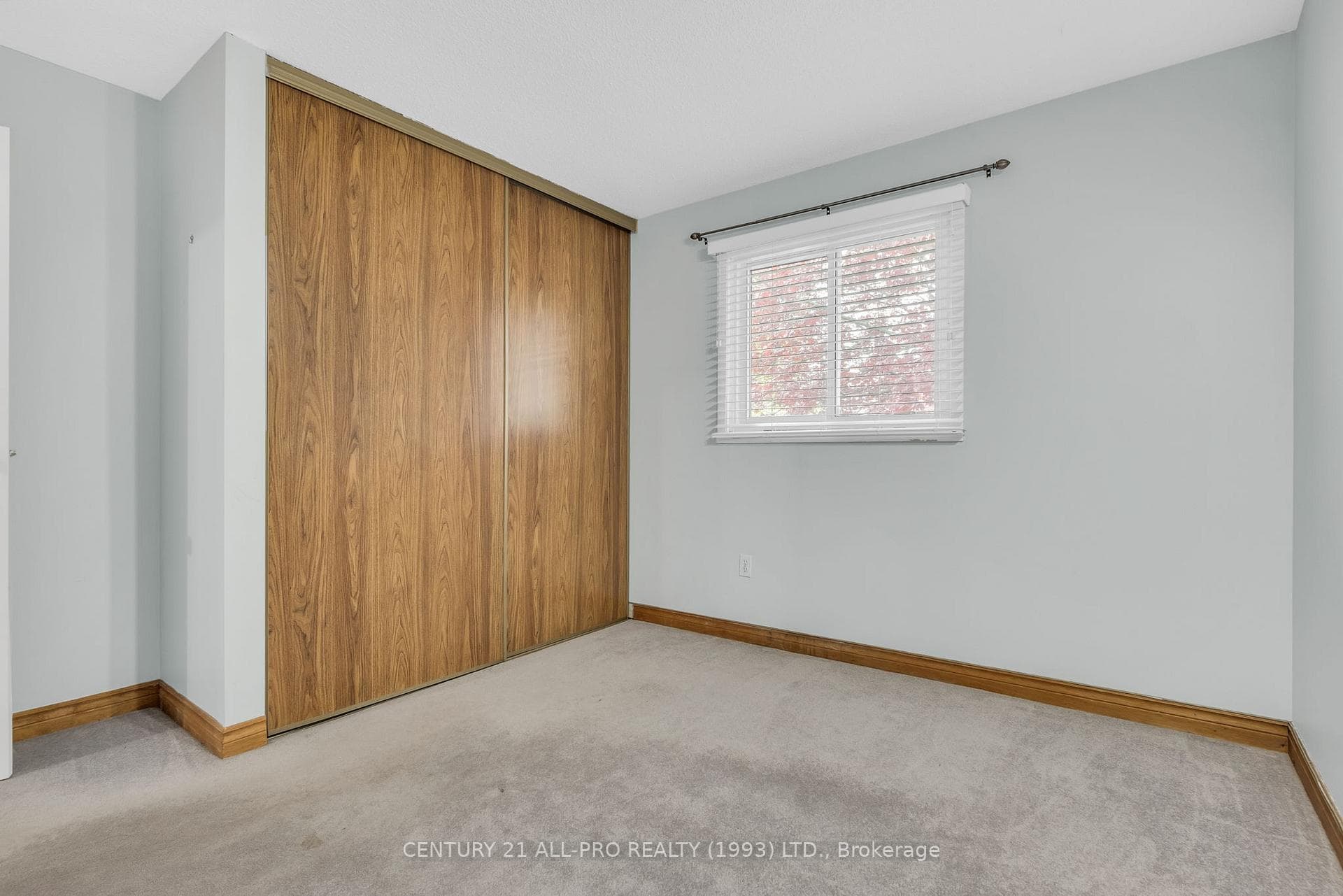 562 Ewing Street photo 20