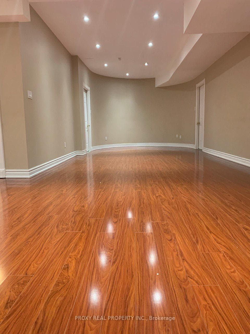 119 Leyburn Avenue Unit Basment photo 4