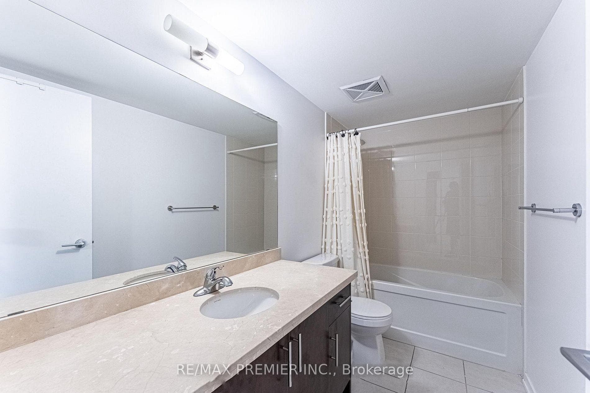 26 Bruce Street Unit B02 photo 8