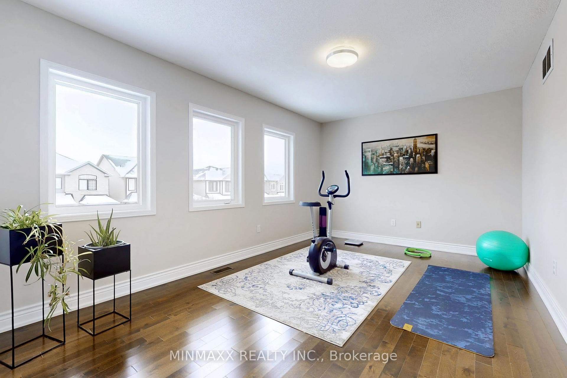 1081 Holdsworth Crescent photo 36