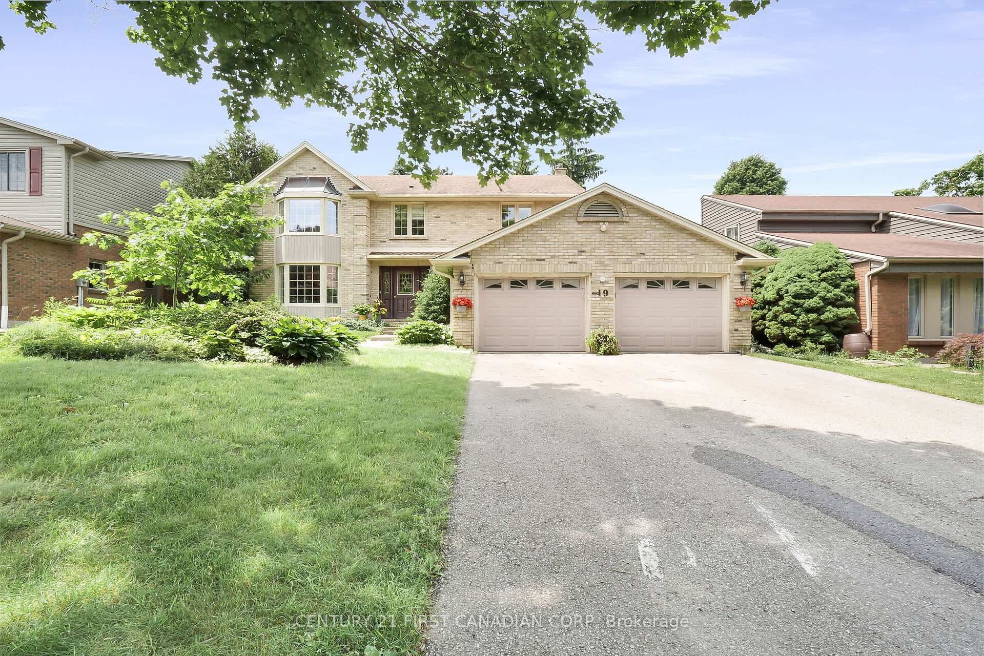 19 Ski Valley Crescent photo 39