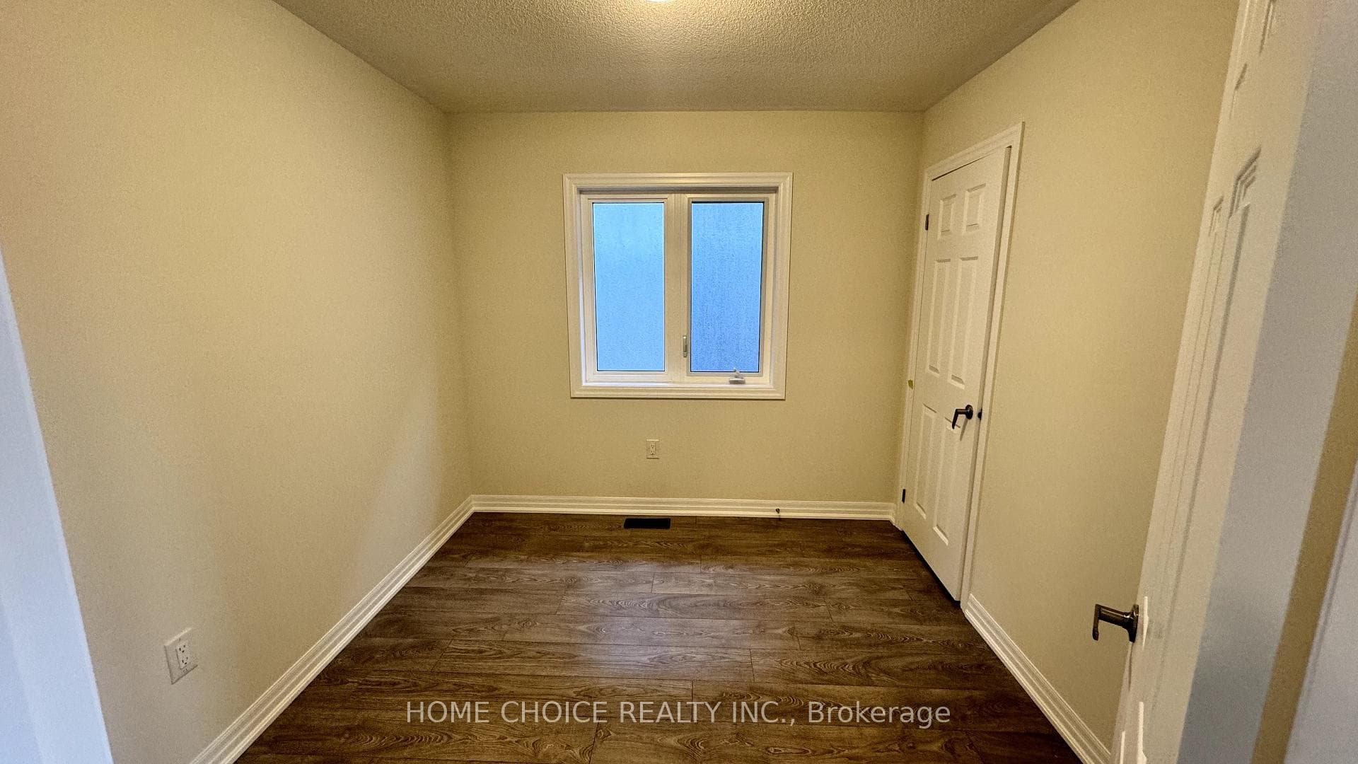 39 Northrop Avenue photo 14