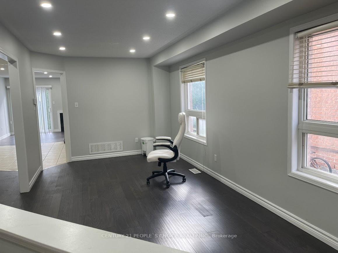 3588 Southwick Street photo 2