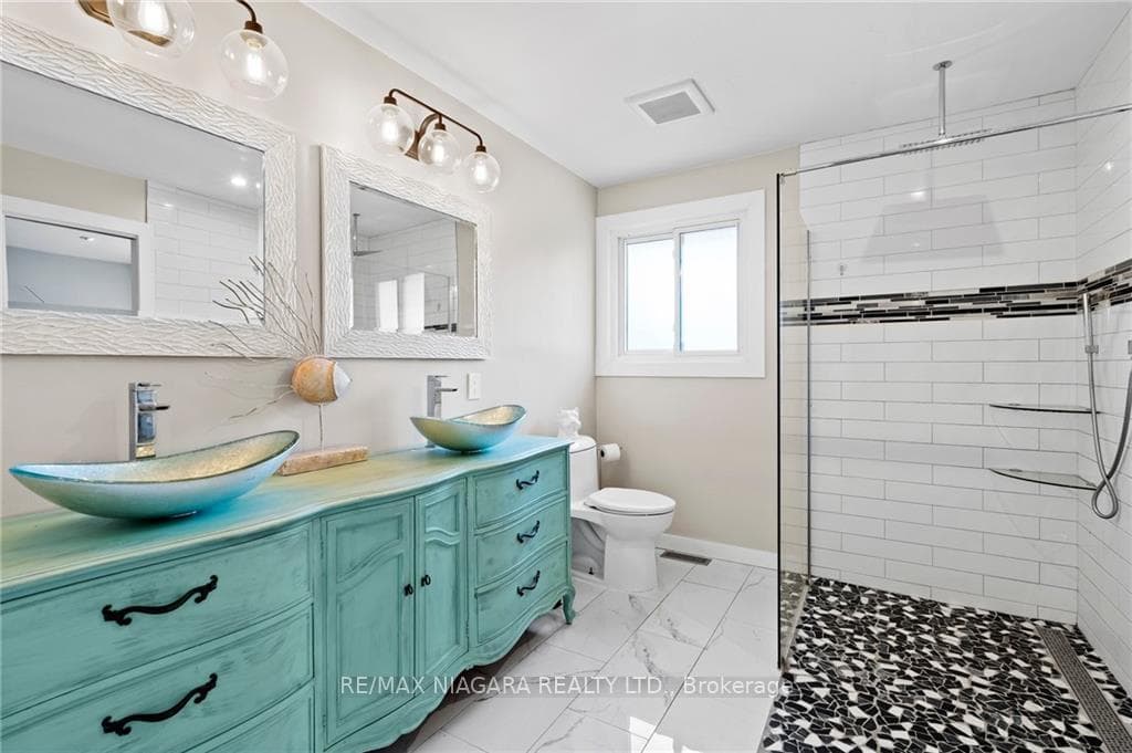 227 Lakeshore Road photo 18
