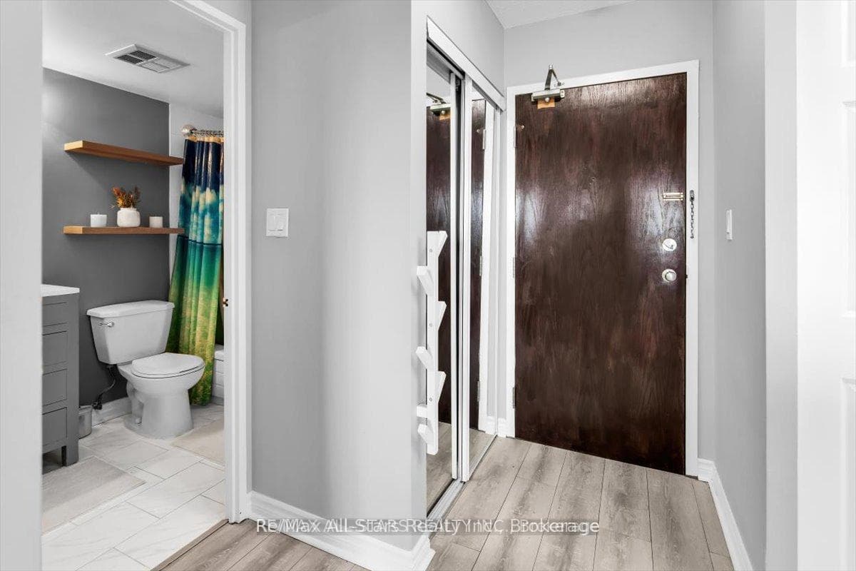 711 Rossland Road Unit 1002 photo 3