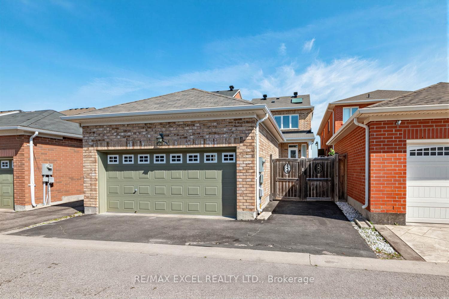 25 Demott Avenue photo 33