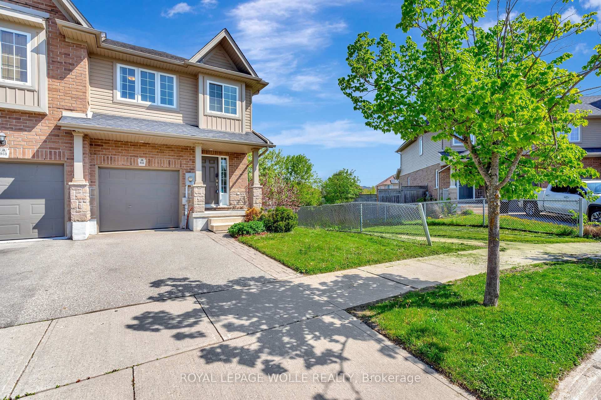 935 Zeller Crescent photo 3