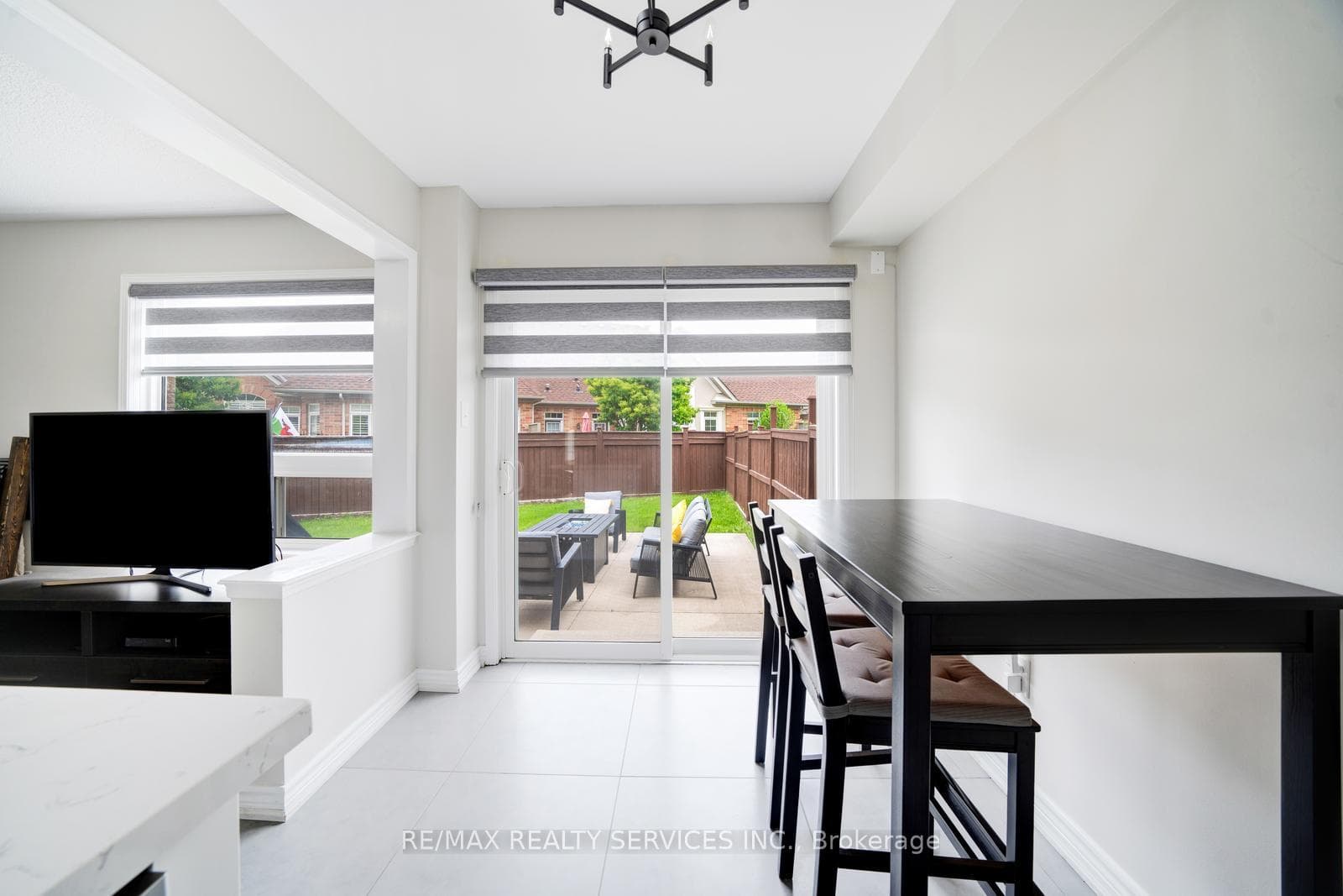 49 Woodcote Crescent photo 14