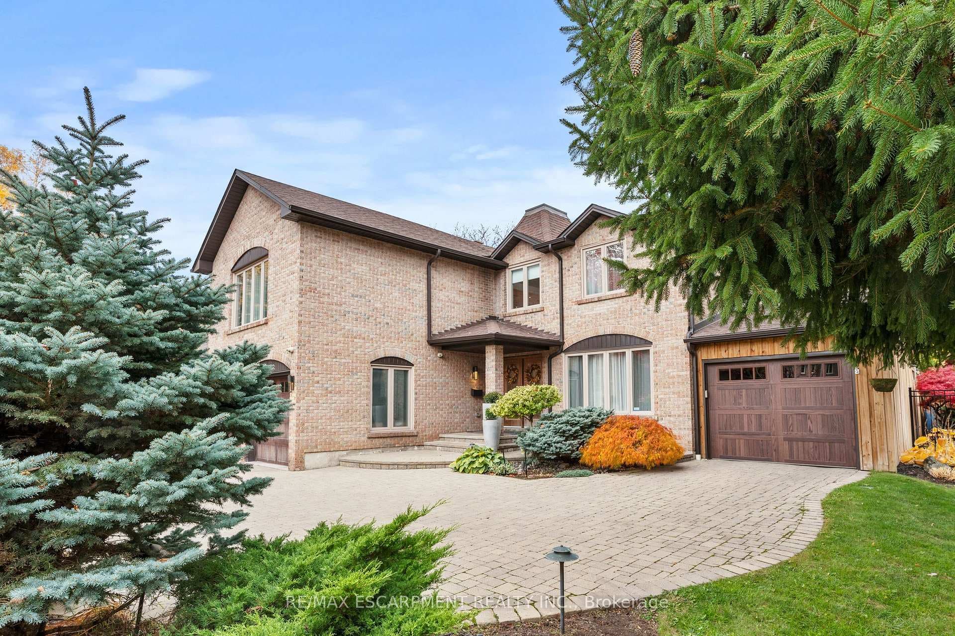 1759 Featherston Court photo 3