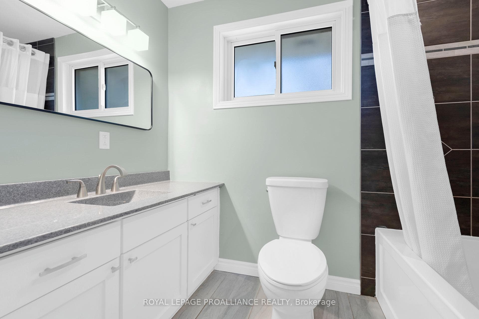 642 Bridge Street photo 24