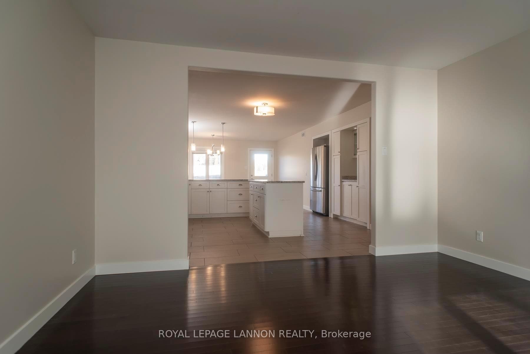405 SOUTH CREEK Square photo 4
