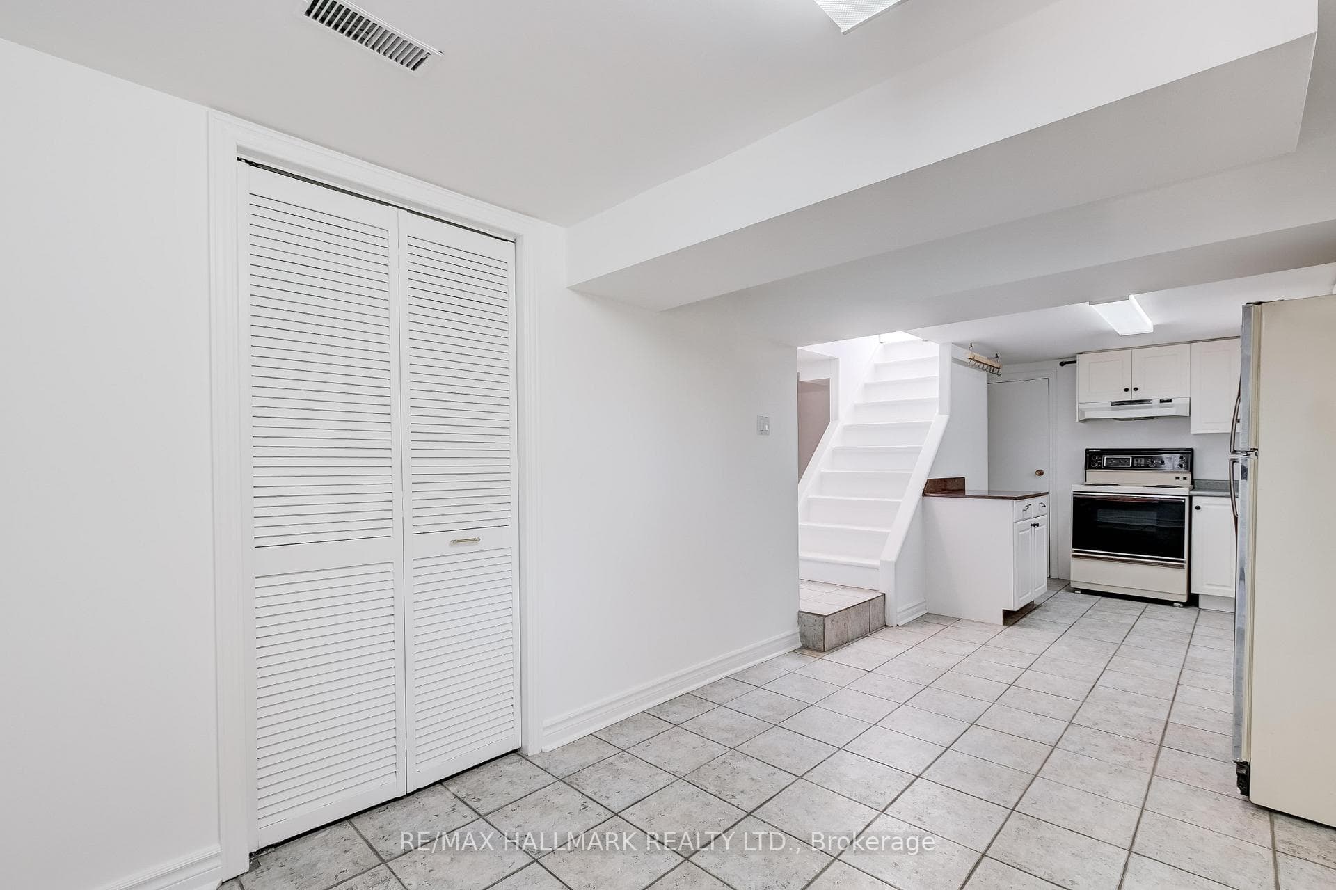 21 Barker Avenue photo 22