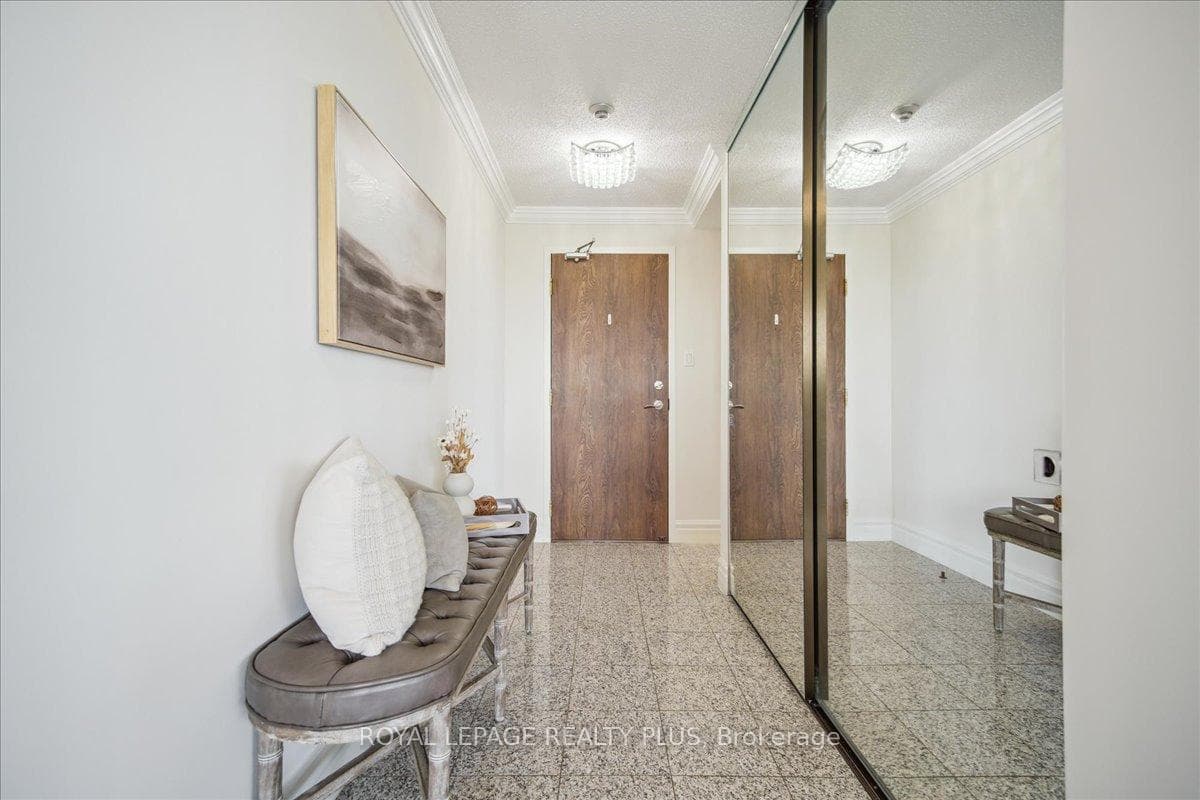 7440 Bathurst Street Unit 1510 photo 6