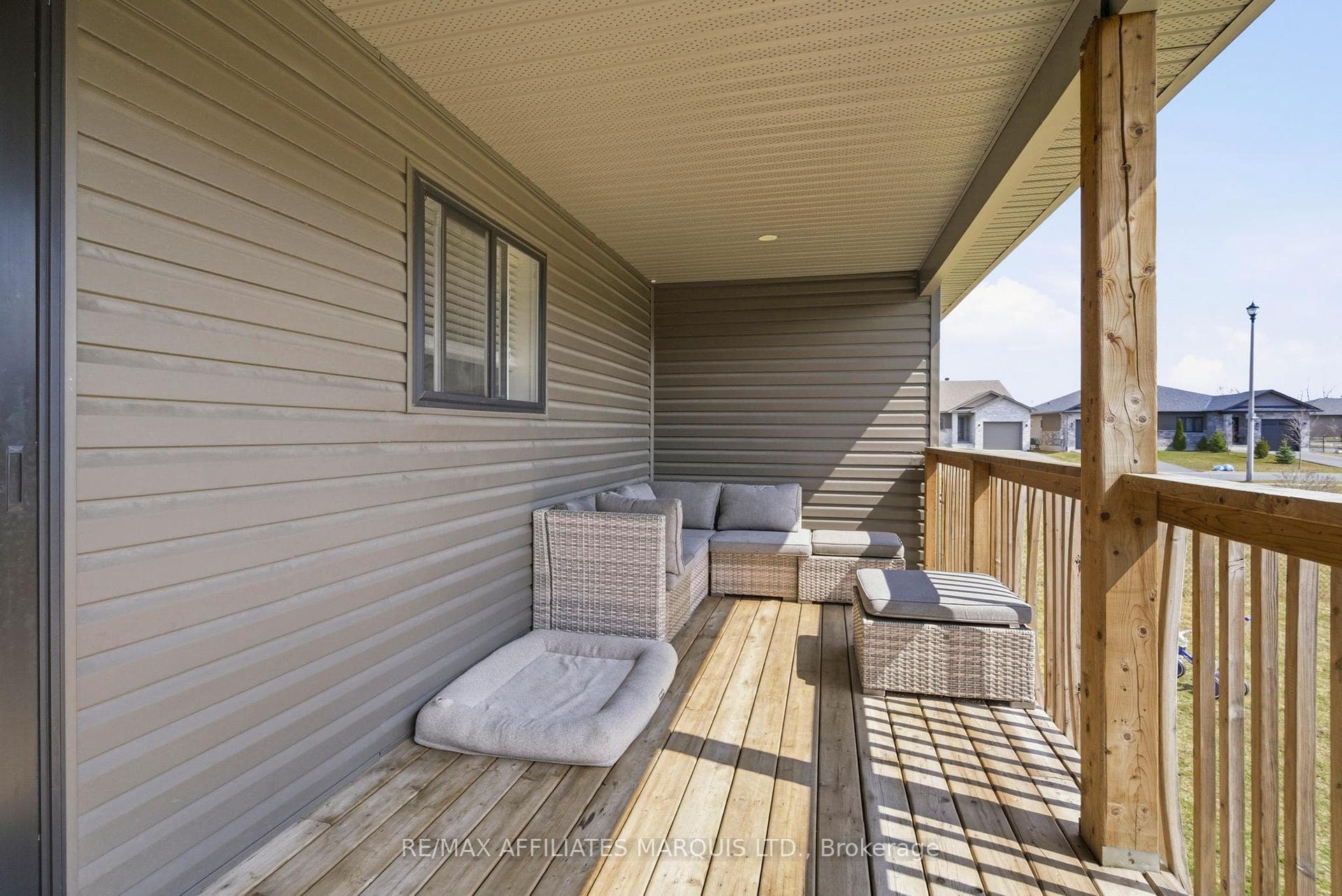 252 Eastport Drive photo 40