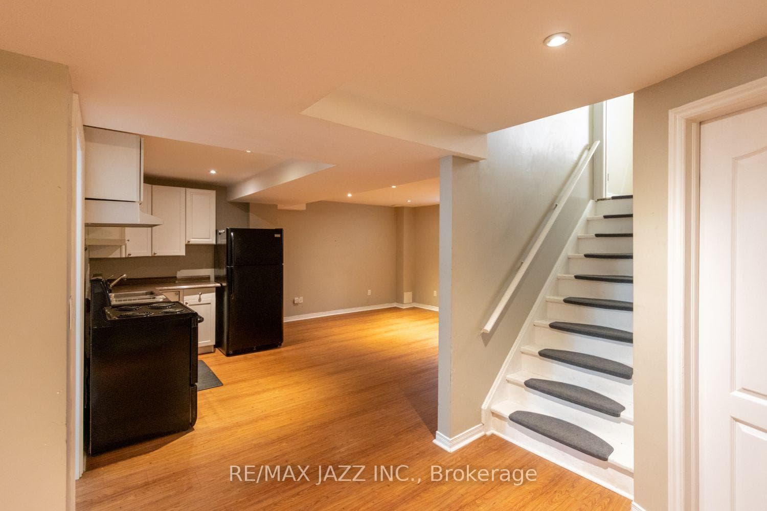 6 Rosswell Drive Unit Lower photo 5