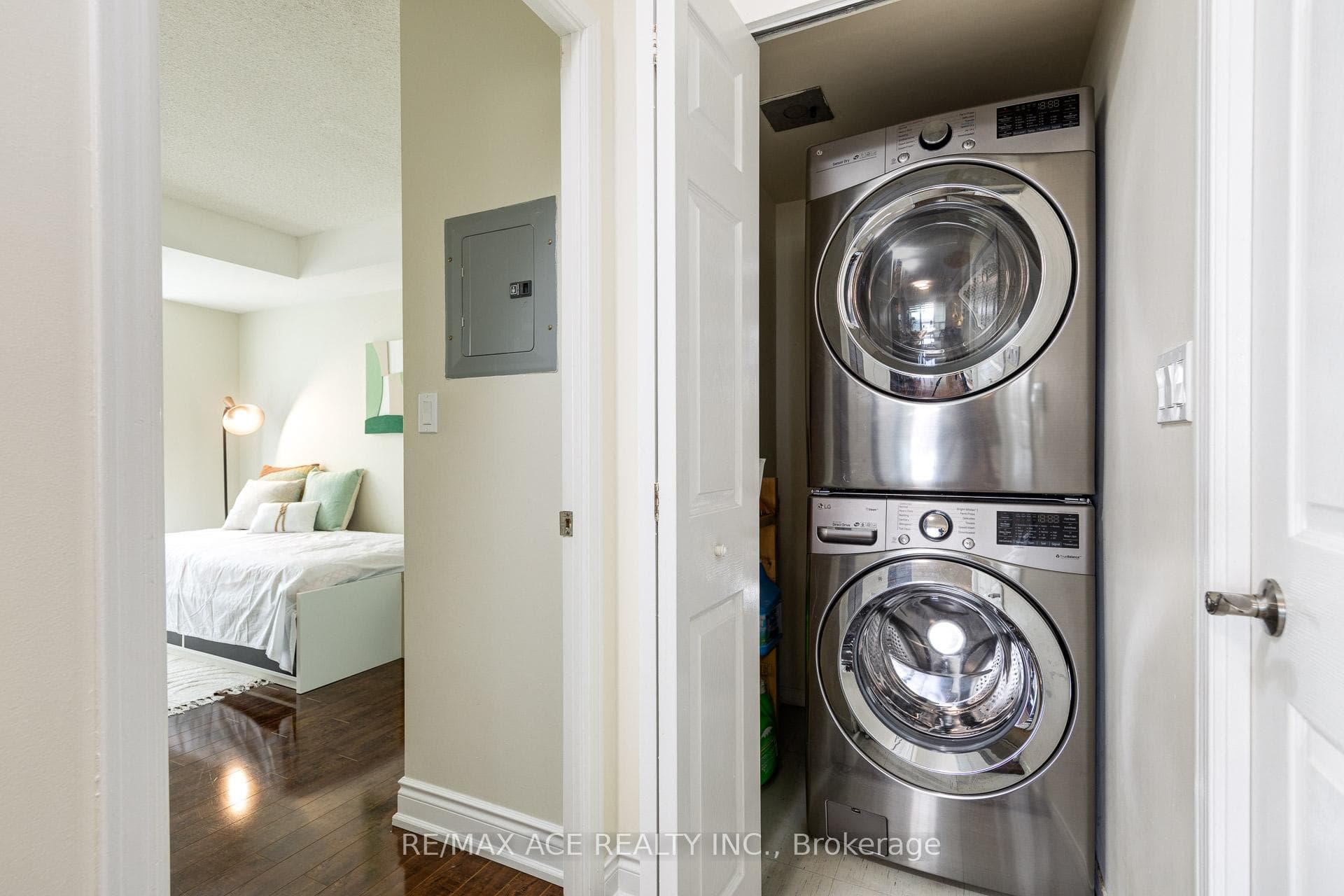 1 Pemberton Avenue Unit 2307 photo 14
