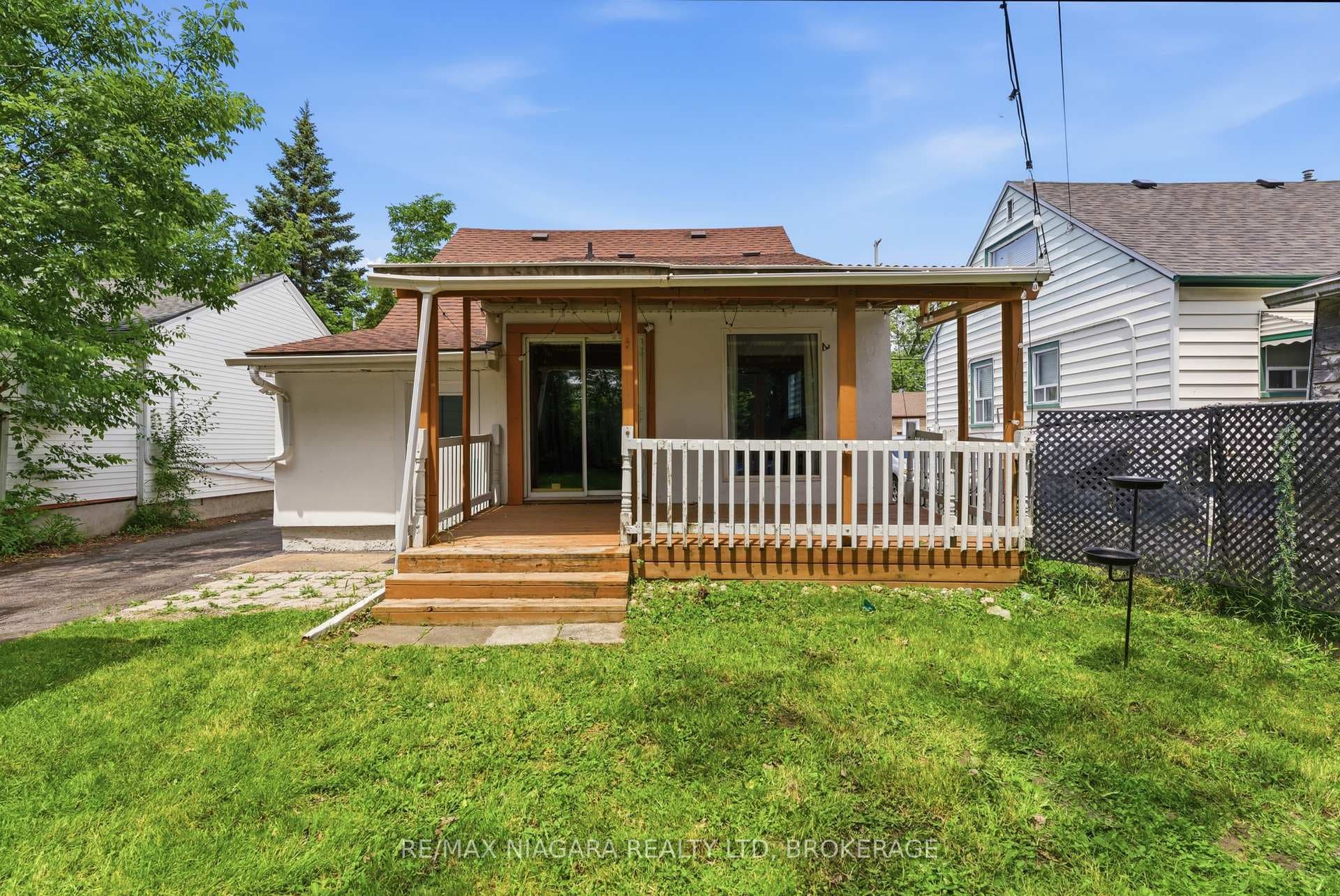 412 Welland Avenue photo 26