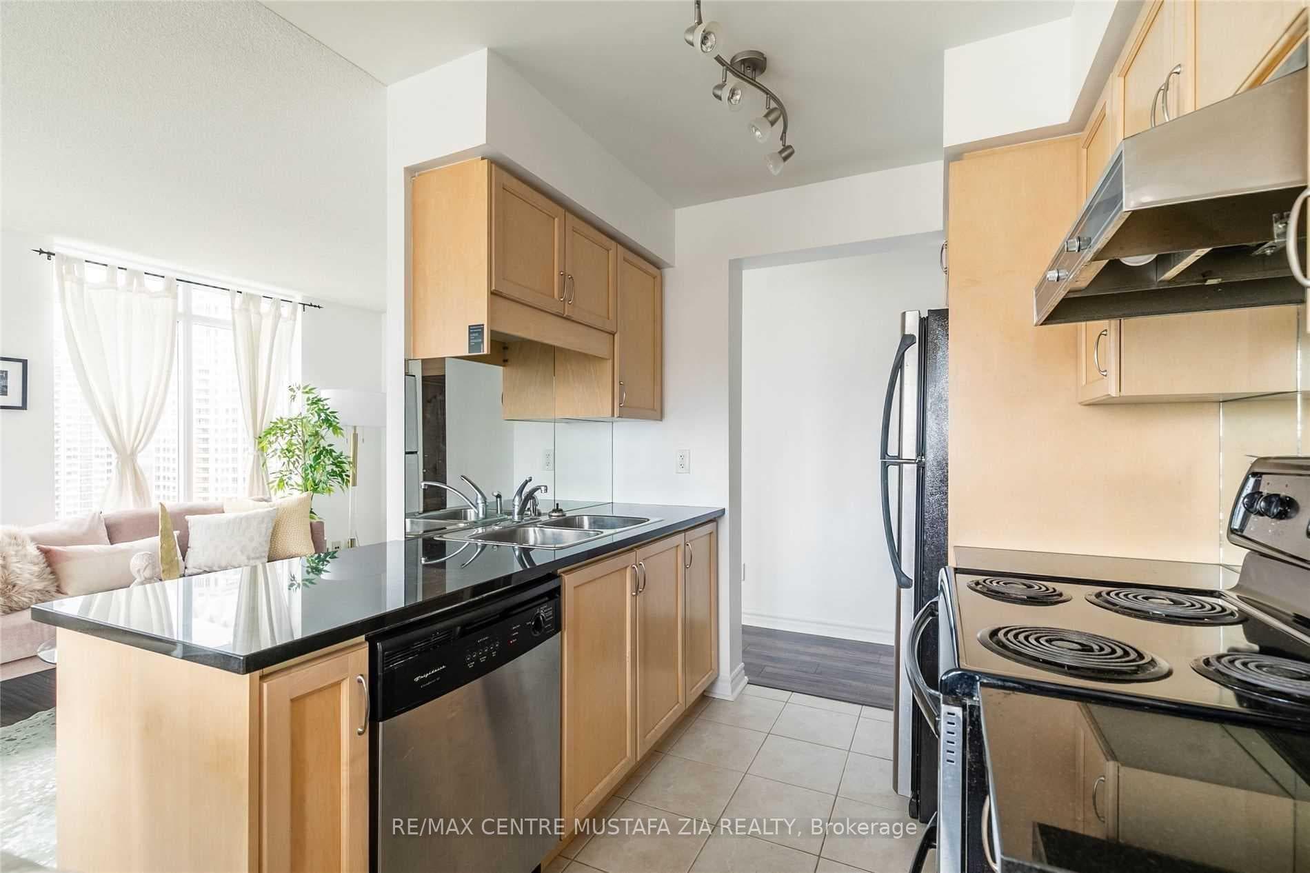 18 Kenaston Gardens Unit 1304 photo 7