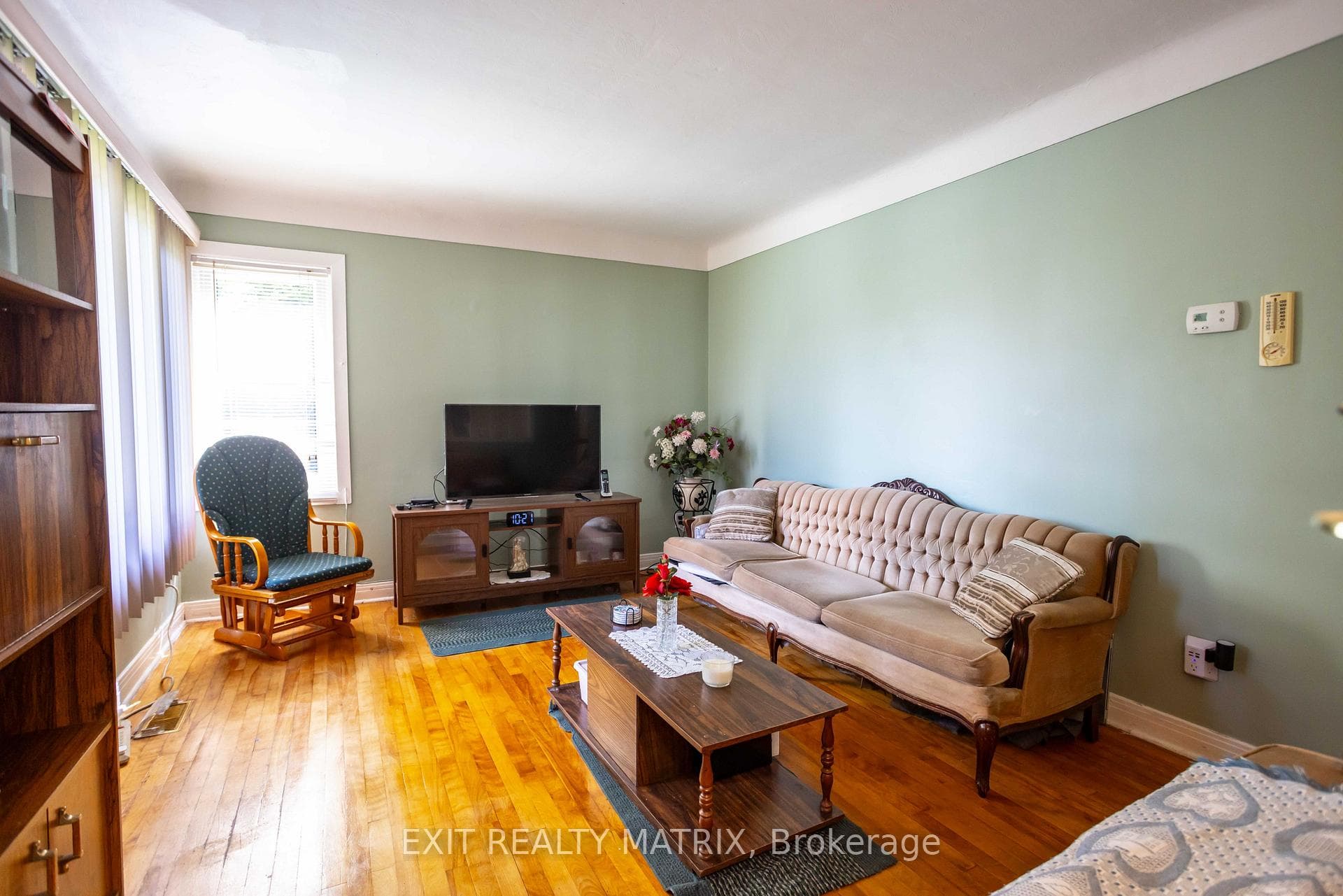 552 Dunbrack Street photo 6
