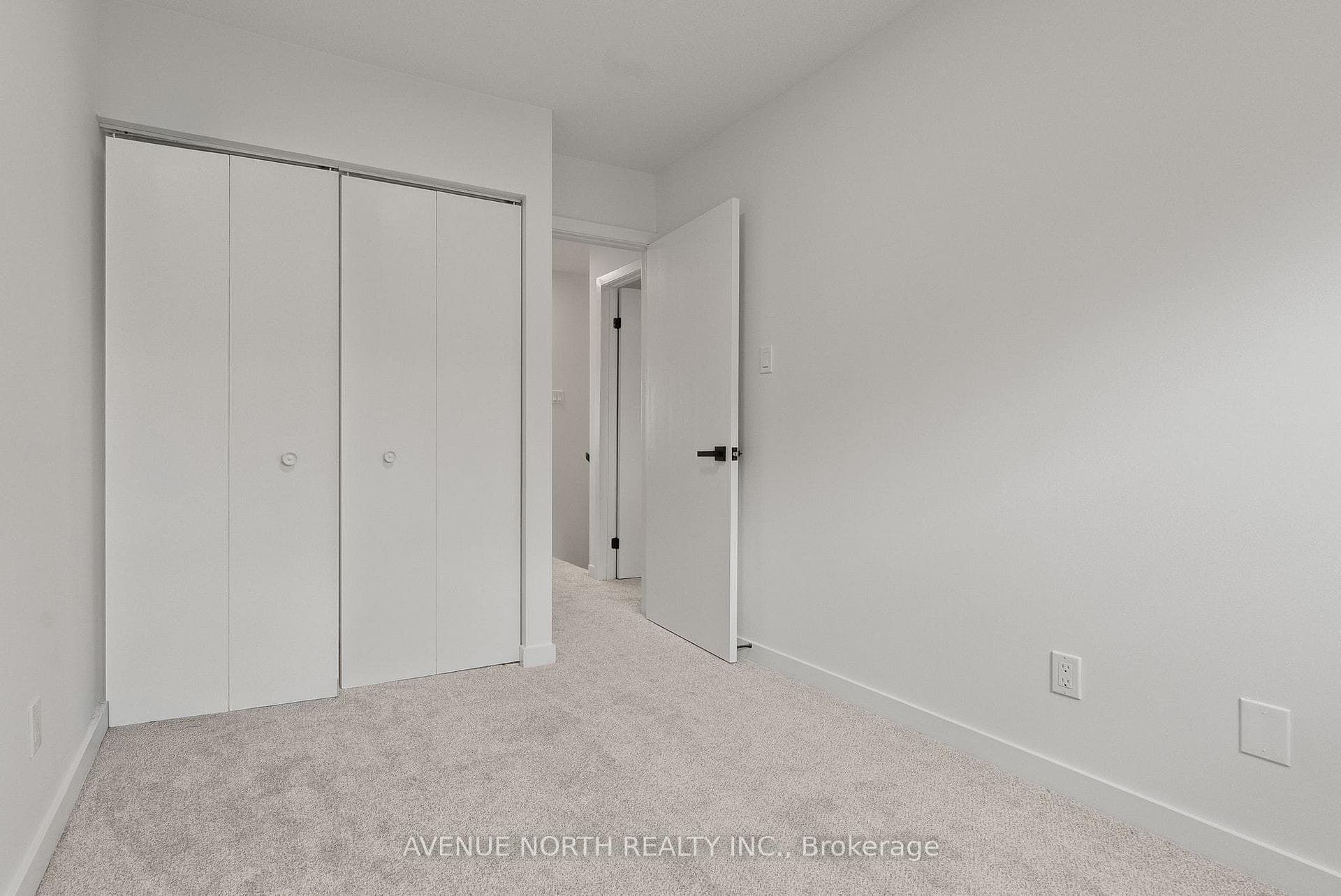 1408 BALLARD Crescent photo 23