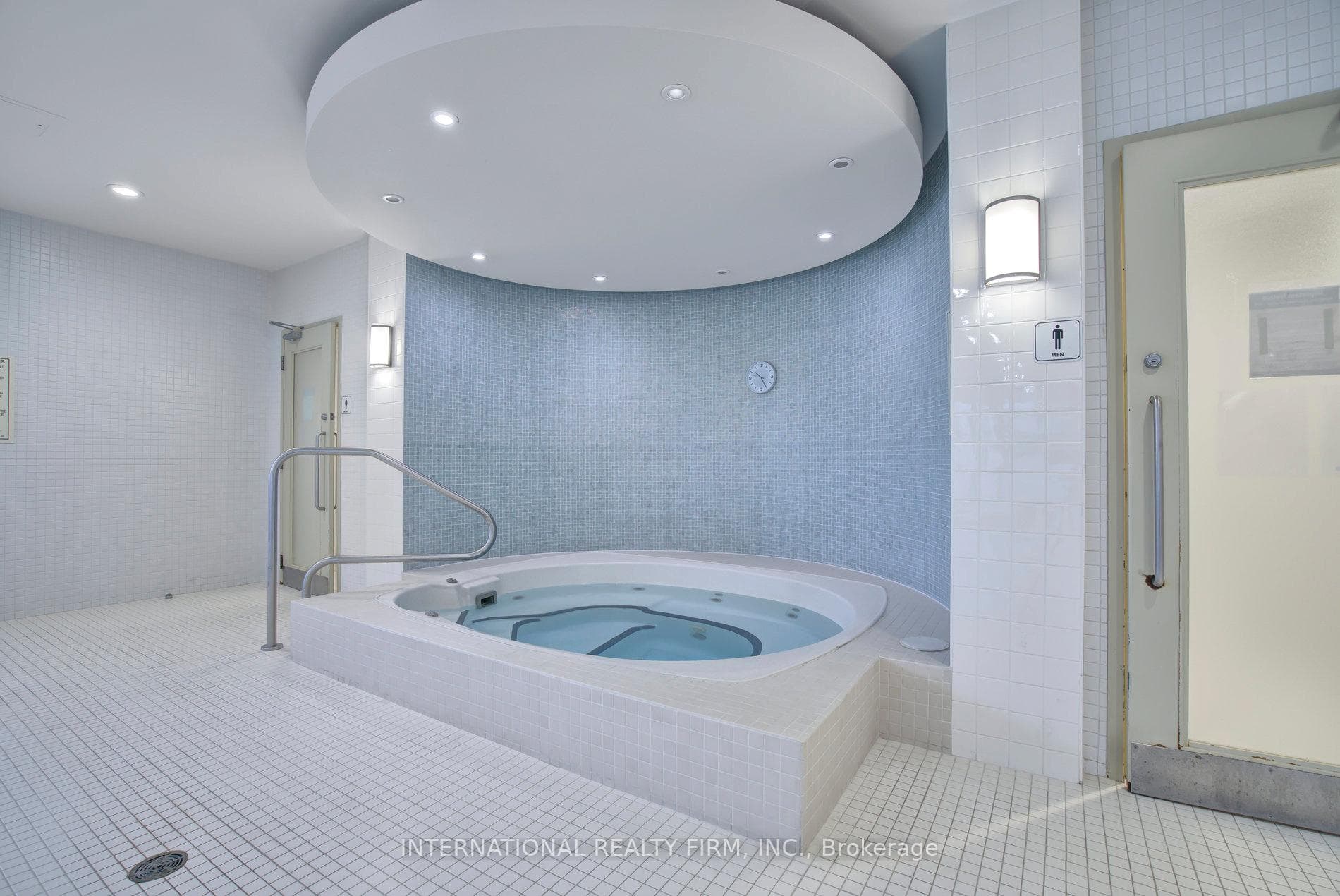 230 Queens Quay Unit 1617 photo 29