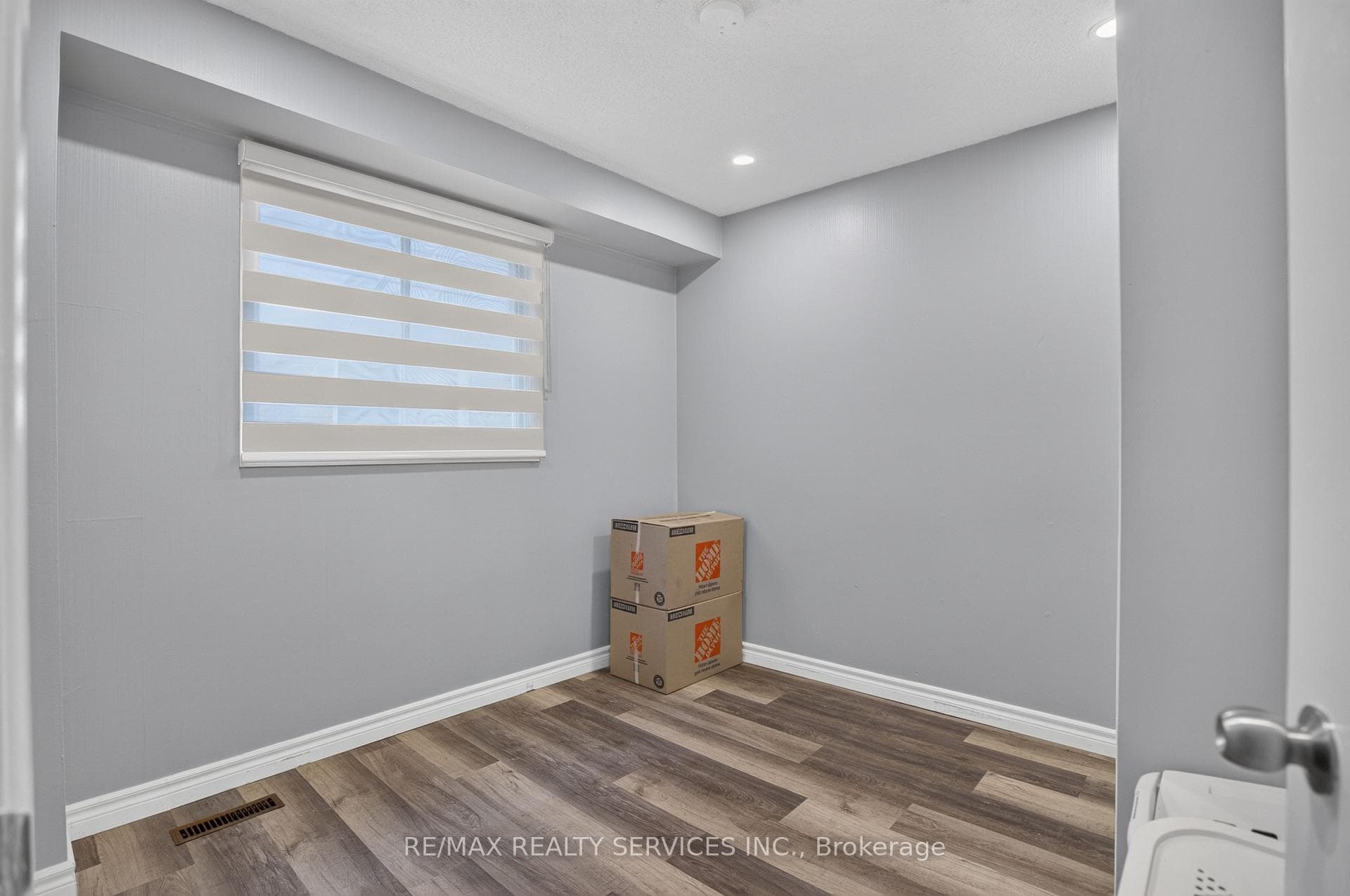 23 Dafoe Crescent photo 32
