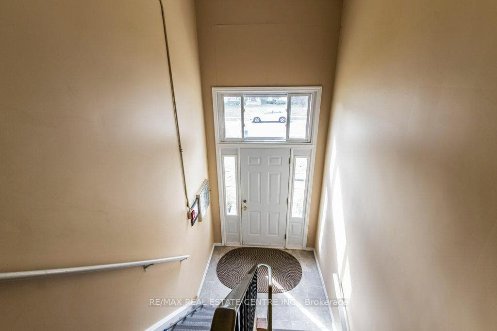 256 Elliott Street photo 6