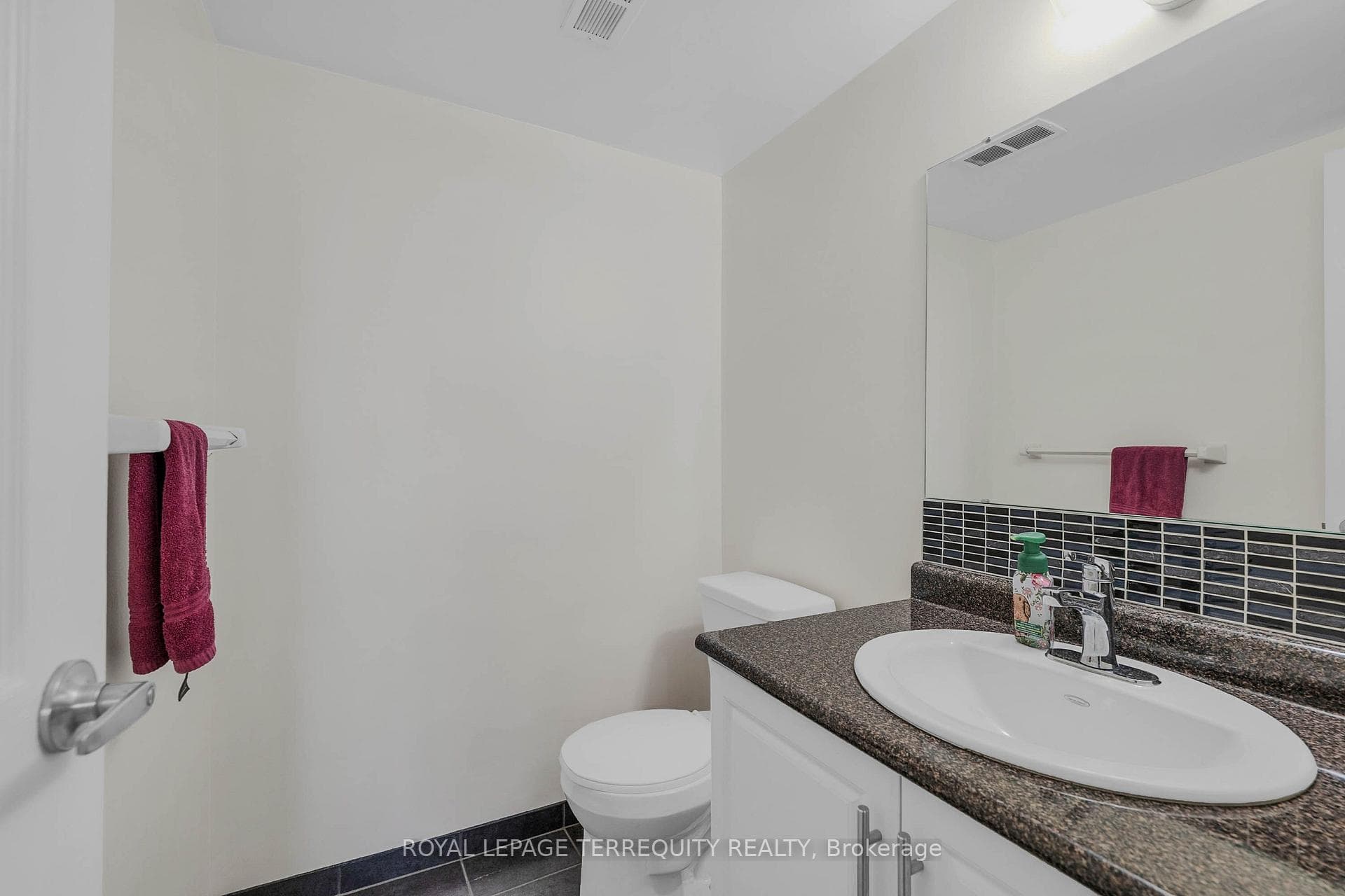 180 Markham Road Unit 816 photo 20