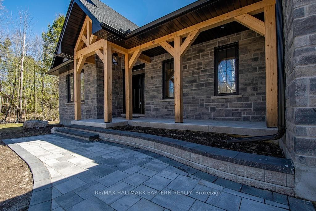 11 Maplewood Court photo 2