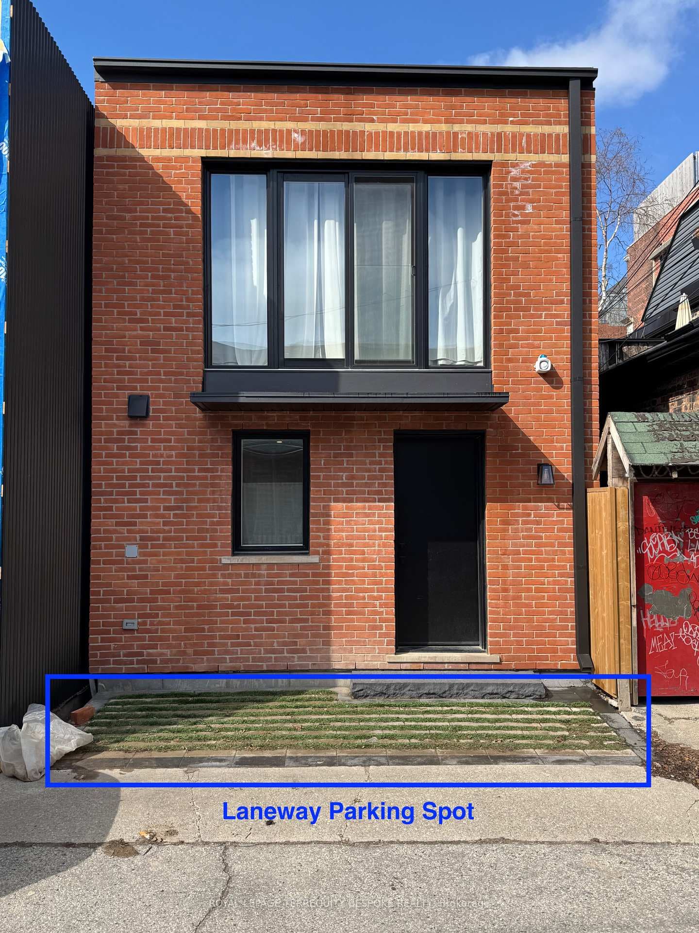 363 Euclid Avenue Unit Laneway photo 3