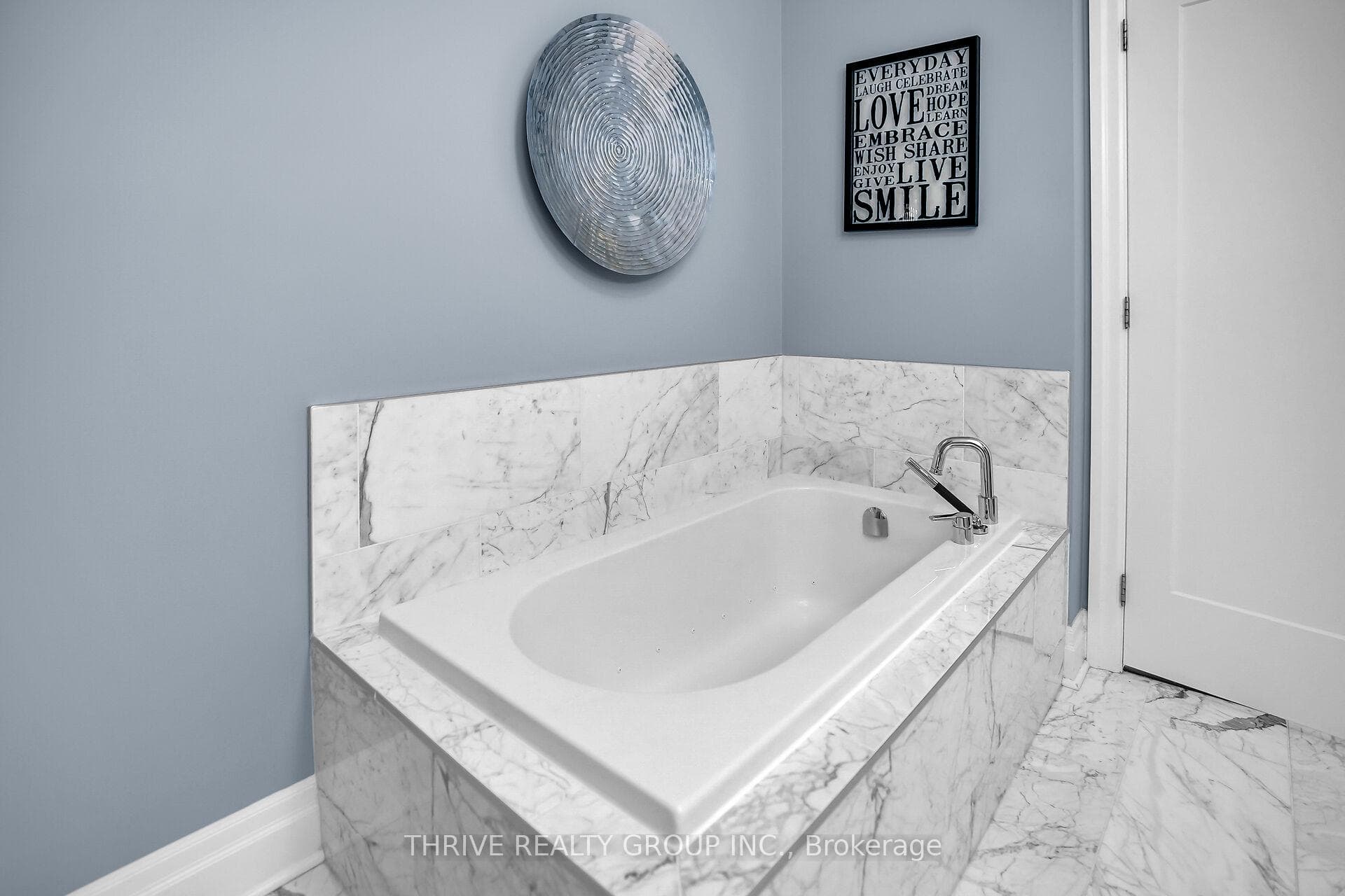 240 Villagewalk Boulevard Unit 1301 photo 23