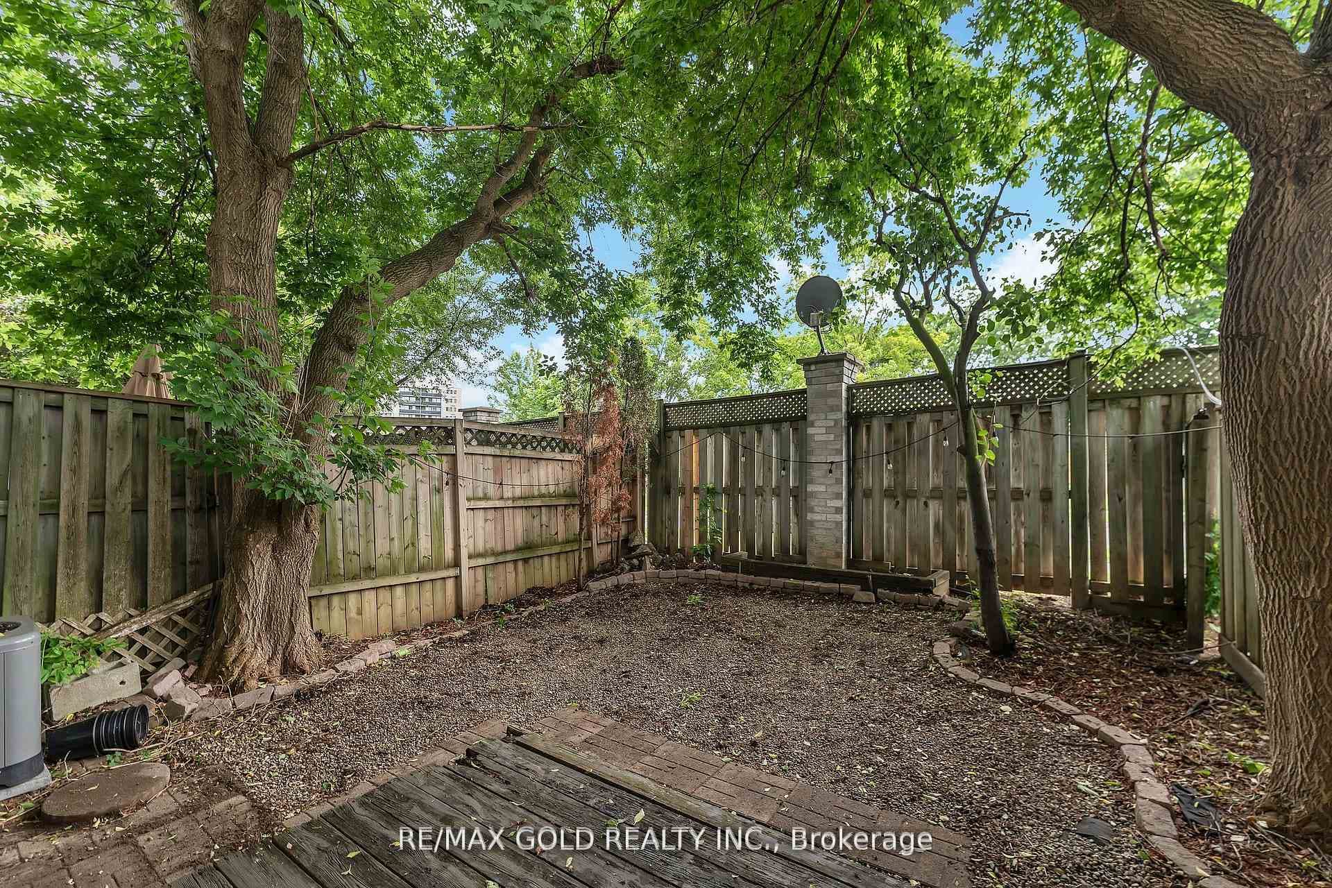90 Mooregate Crescent Unit 34 photo 5