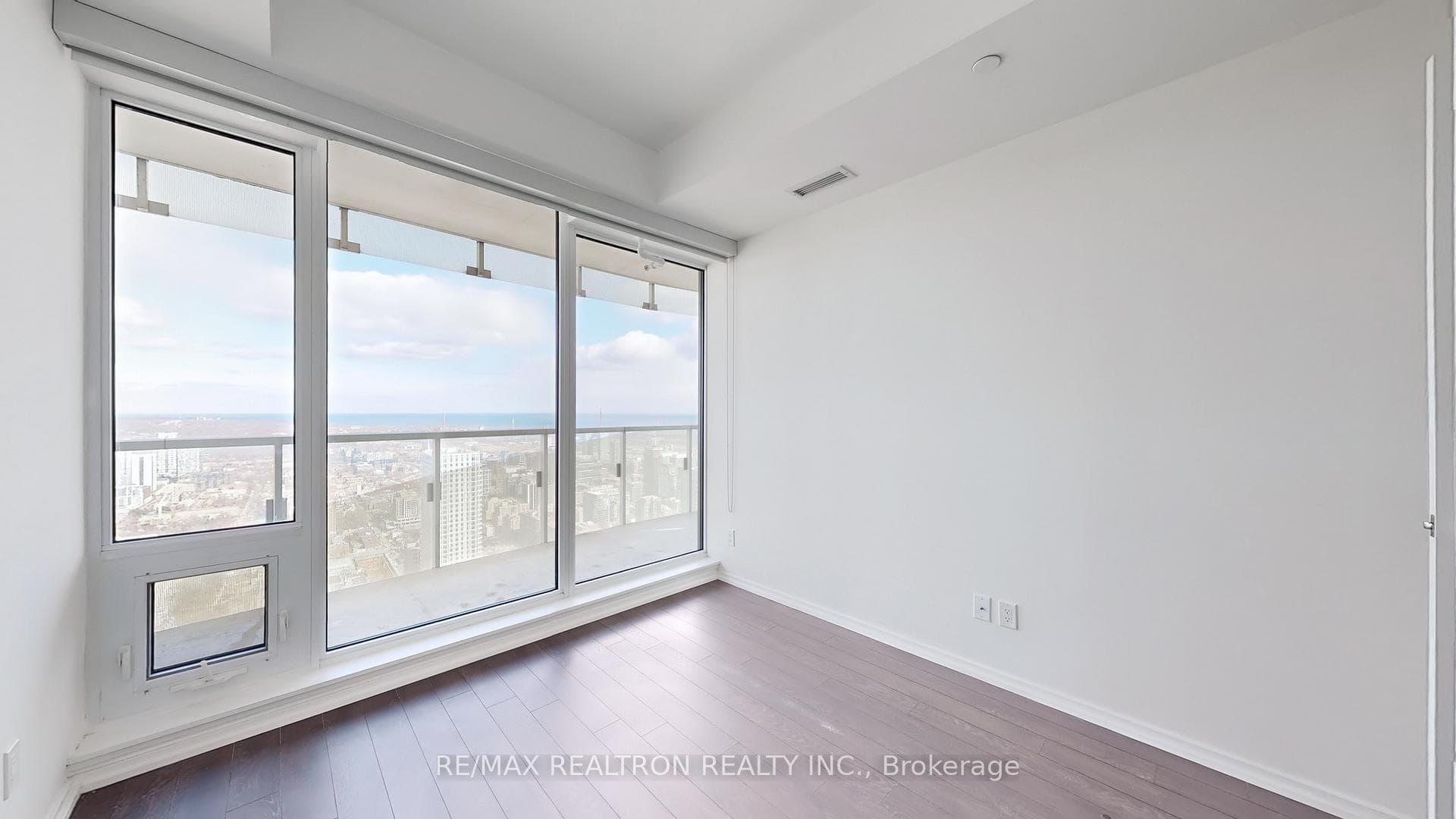 197 Yonge Street Unit 5905 photo 19