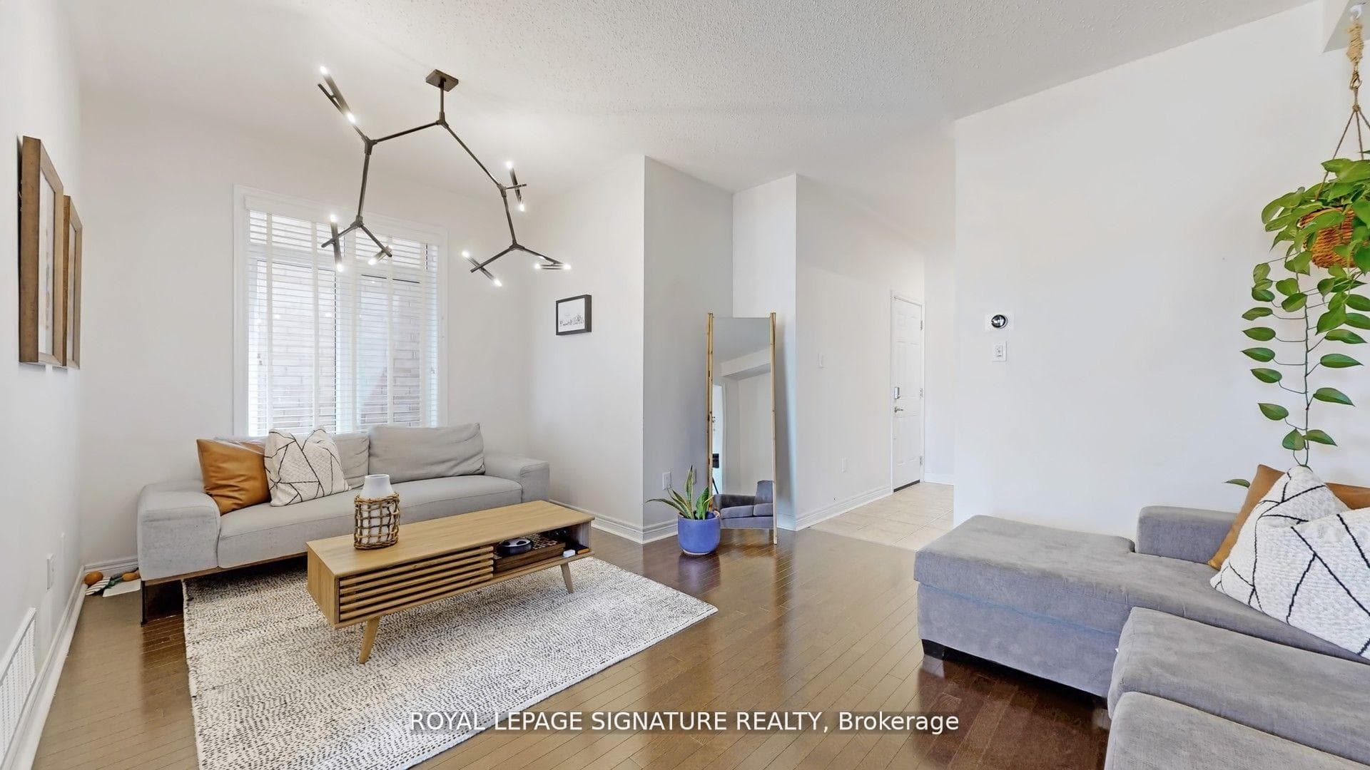3073 Eberly Woods Drive photo 4