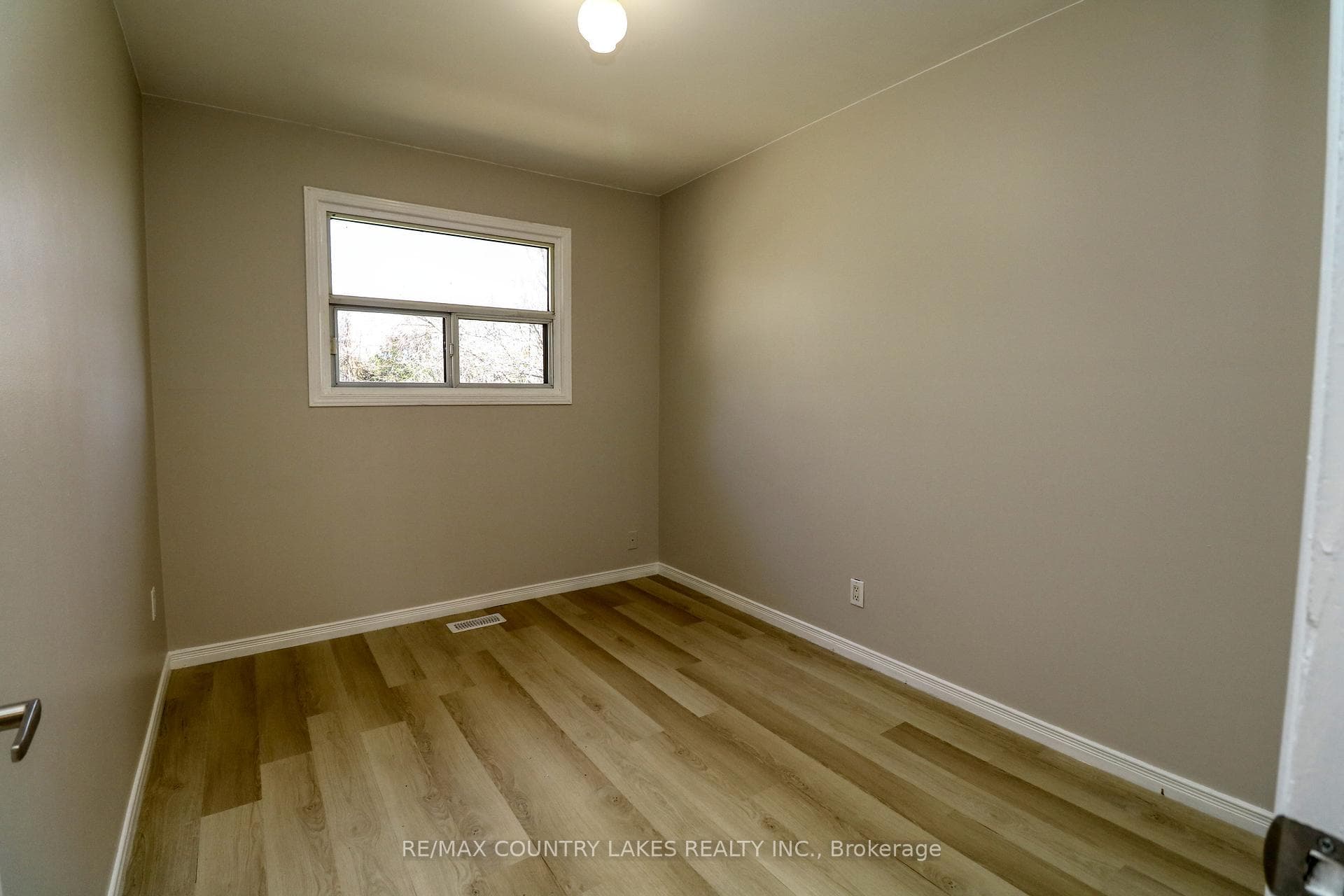 25035/7 Maple Beach Road photo 33
