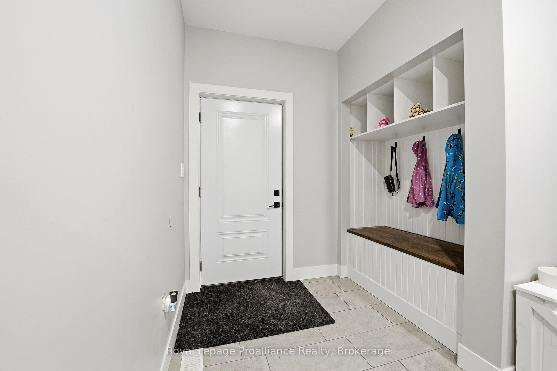 293 Douglas Road photo 38