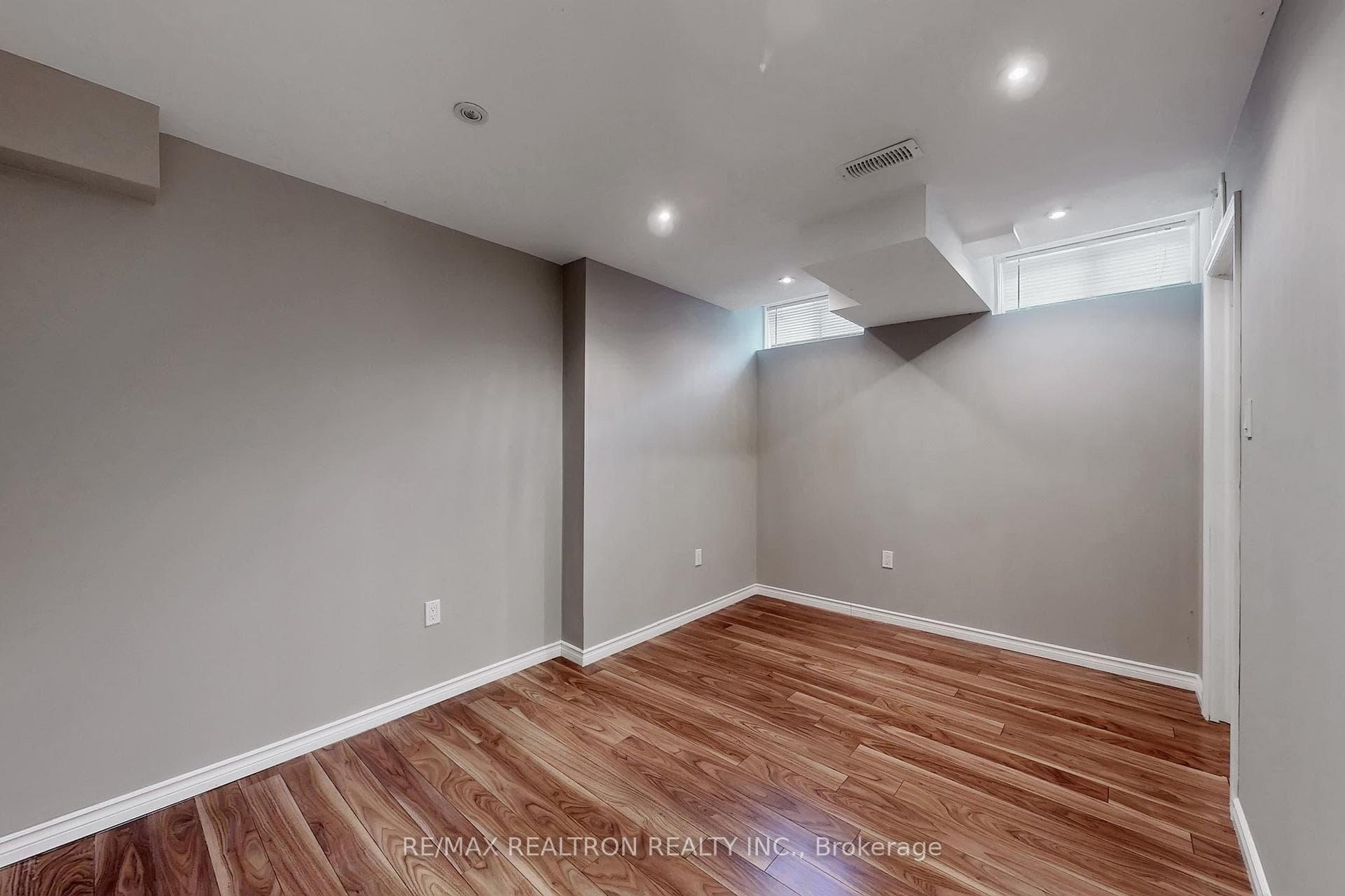 2442 Earl Grey Avenue photo 40