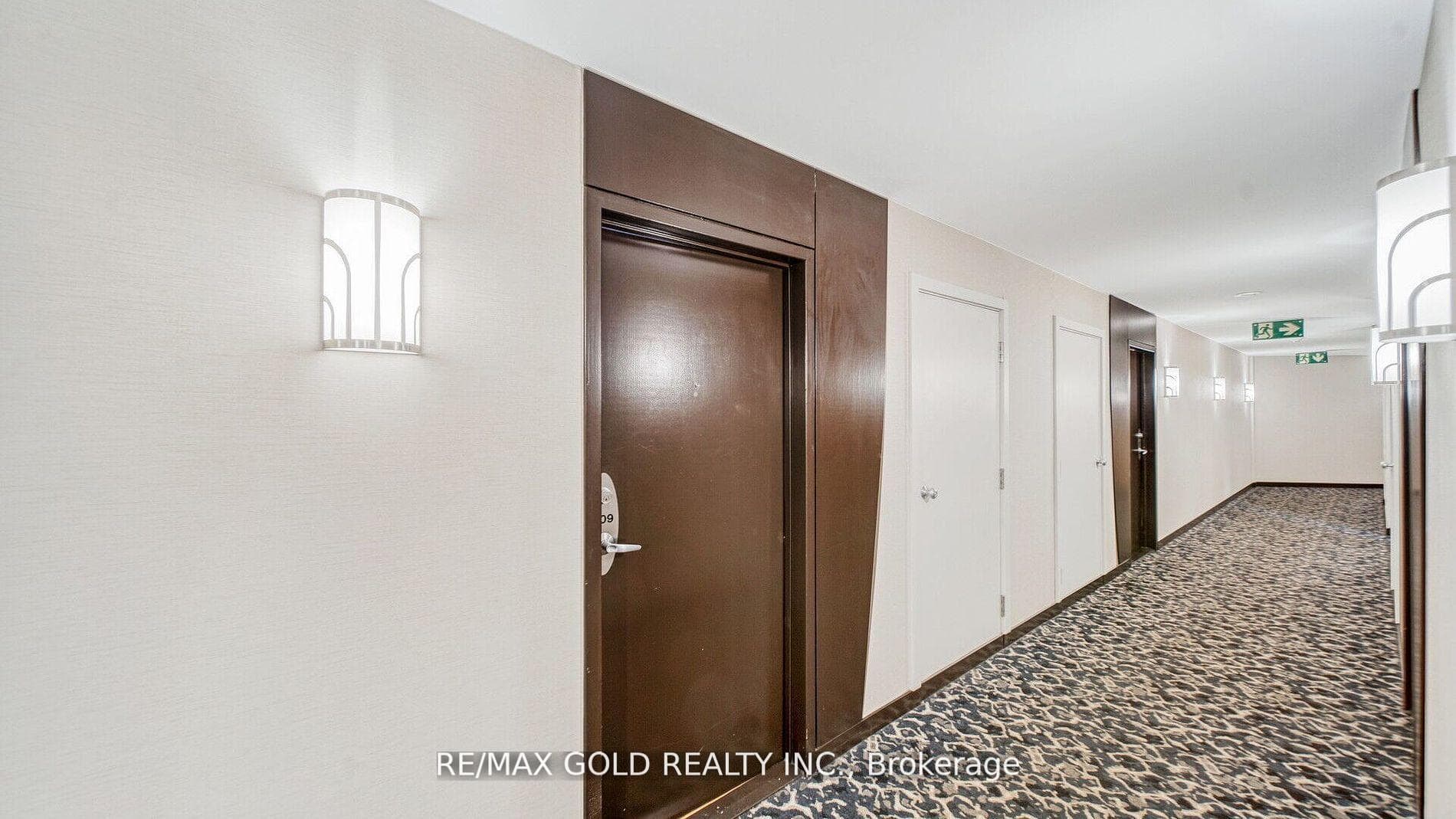 550 Queens Quay Unit 509 photo 4