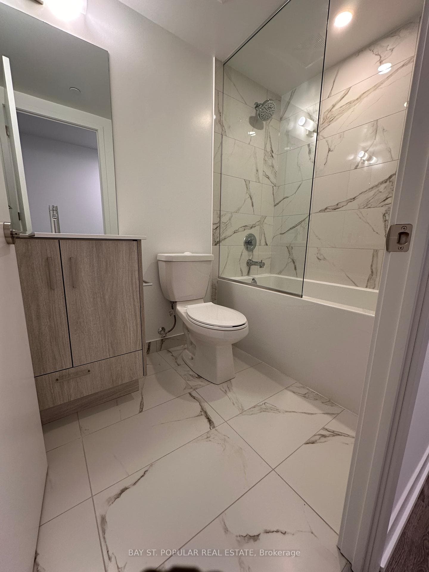 180 Front Street Unit 817 photo 10