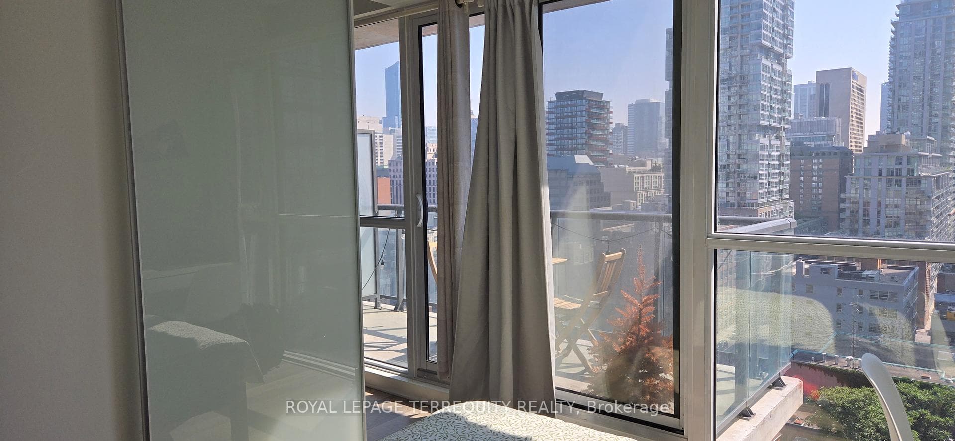 290 Adelaide Street Unit 1309 photo 8
