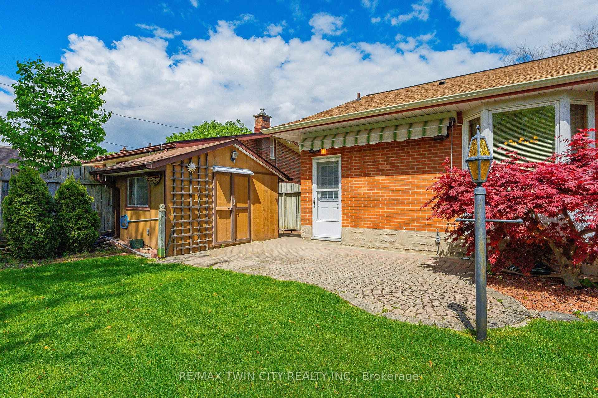 593 Krug Street photo 29